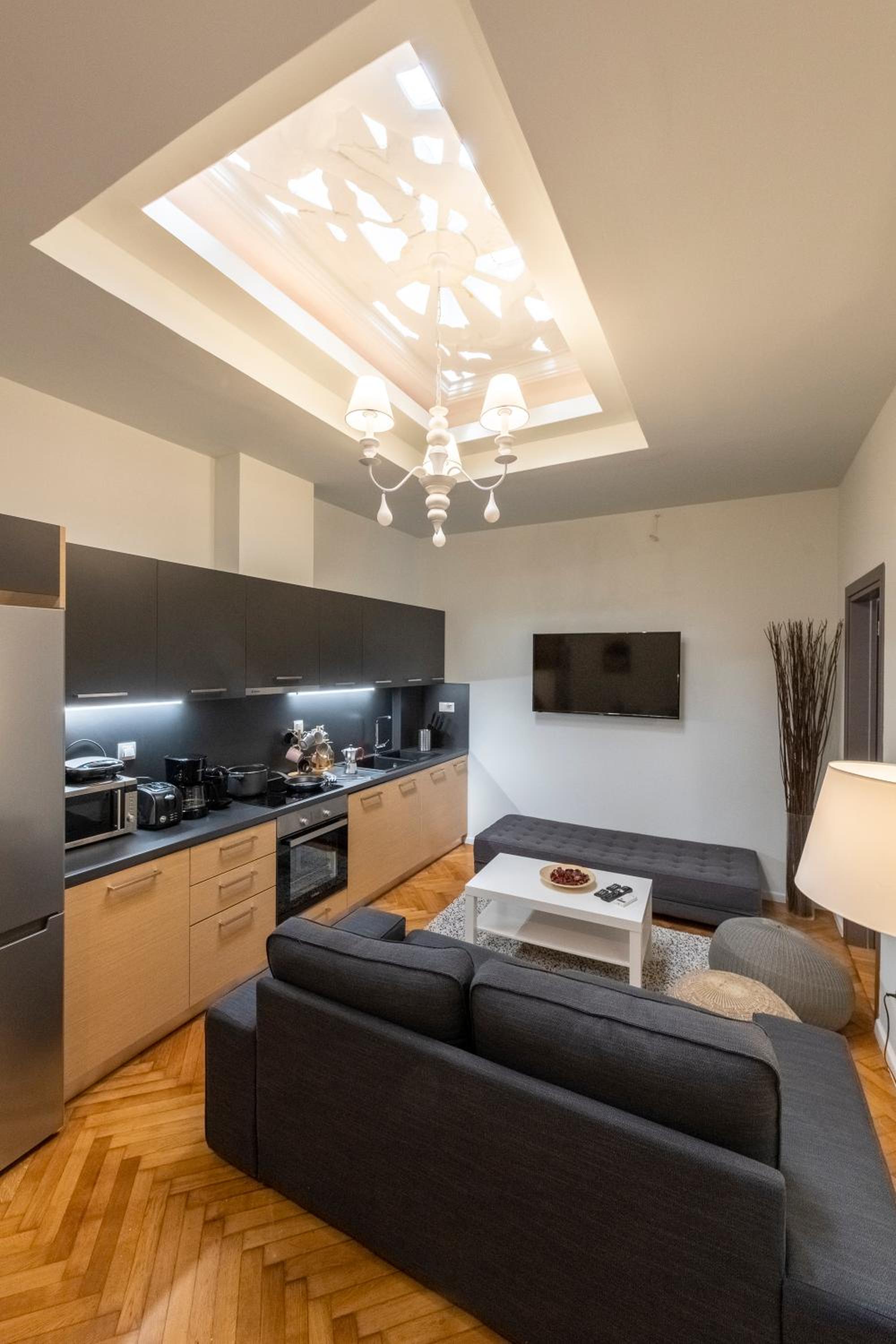 Modern 5BD Apartment in the Heart of Athens