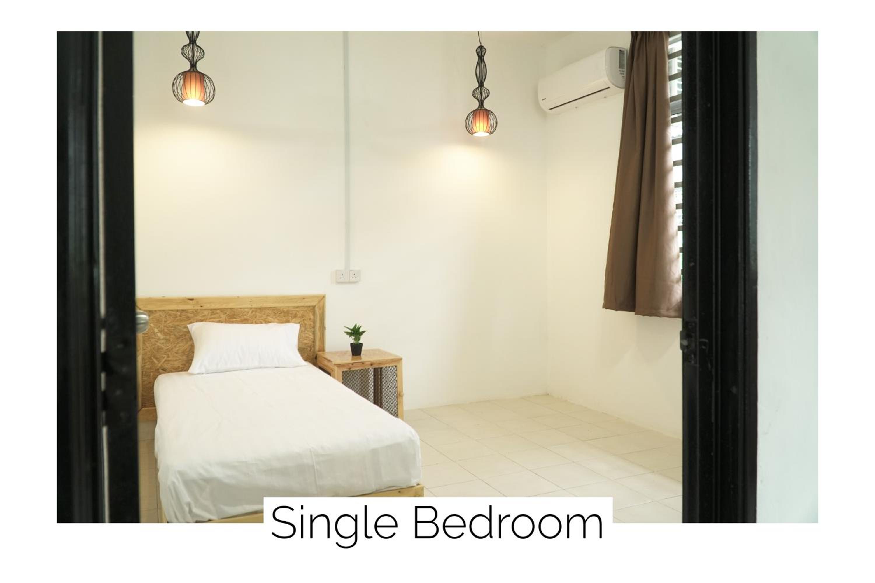 Cozy, Spacious, Air Cond UMP Gambang Homestay -- The Pigeon Guest House photo 8