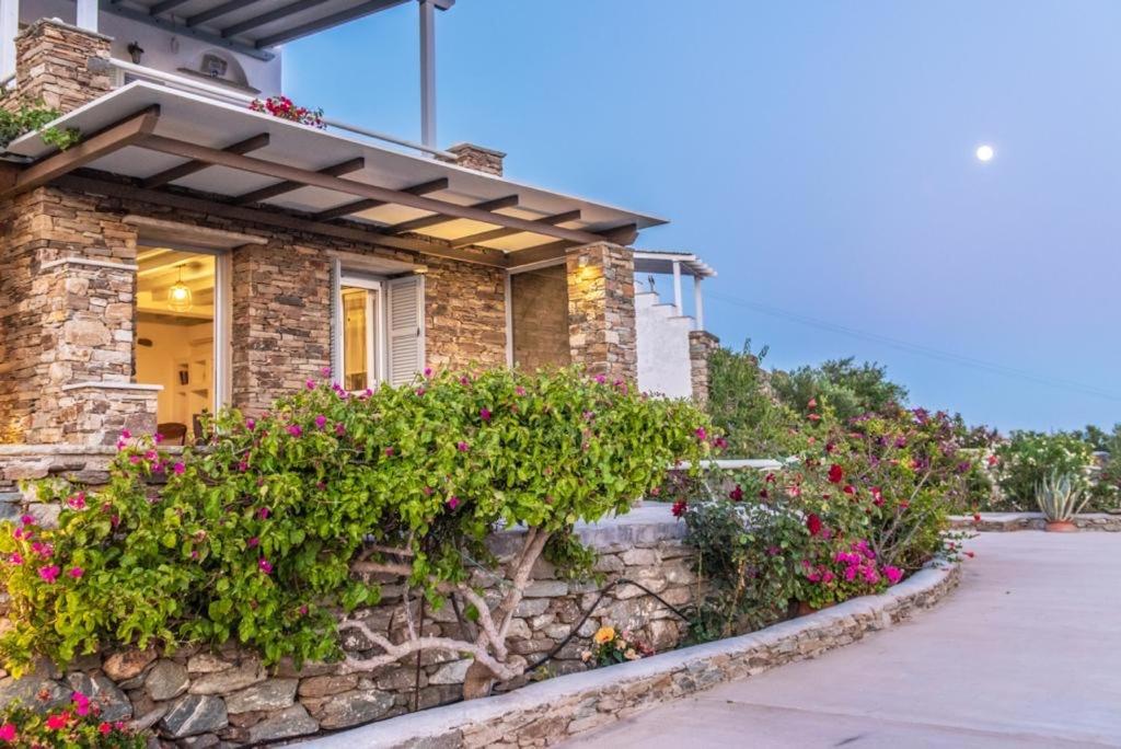 Hotel Oikia Petra - Image 1