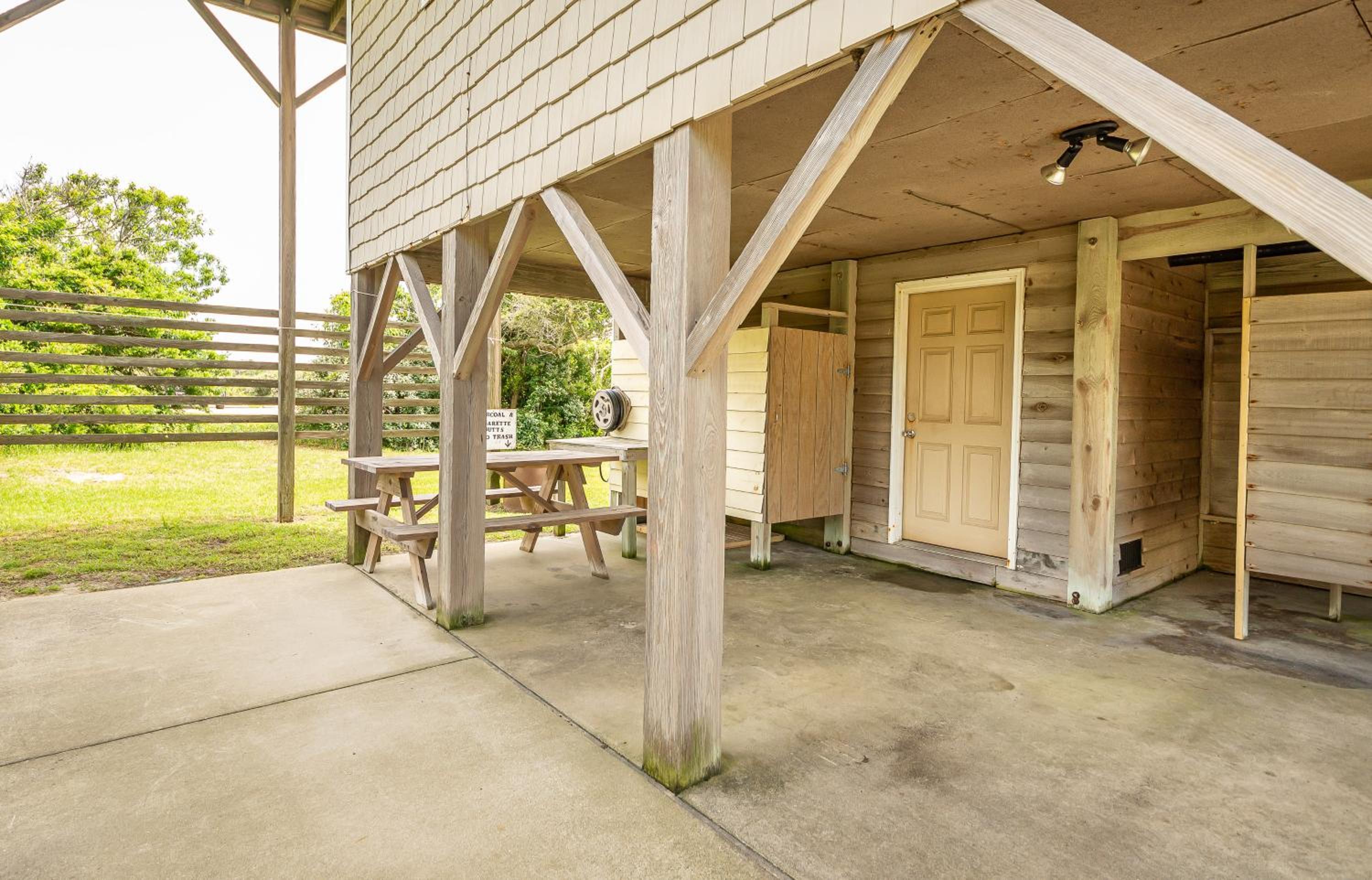 Angel's Nest - S Nags Head MP 17.5, 75 Yds to Beach, Ocean View, Quaint Family Home view 5