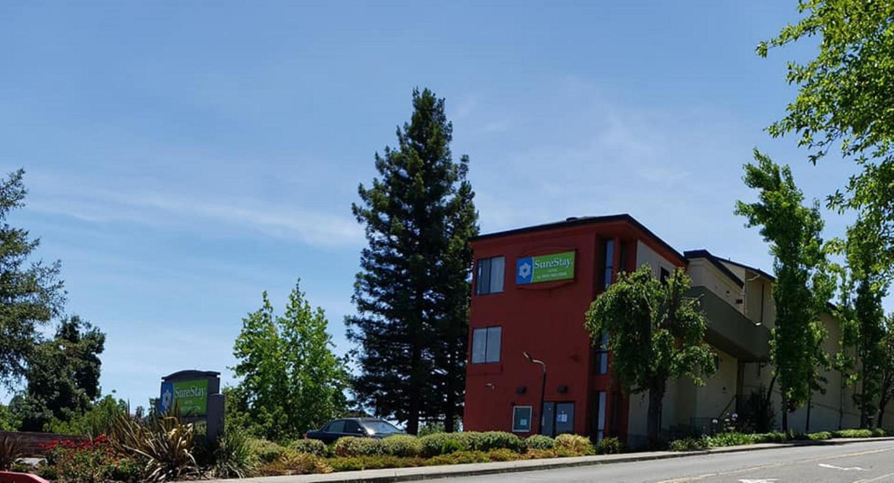 Vallejo Vacations - SureStay Hotel by Best Western Vallejo Napa Valley - Property Image 12