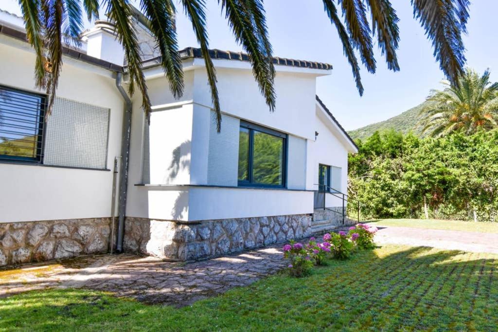 Espectacular casa en la playa de Berria view 2