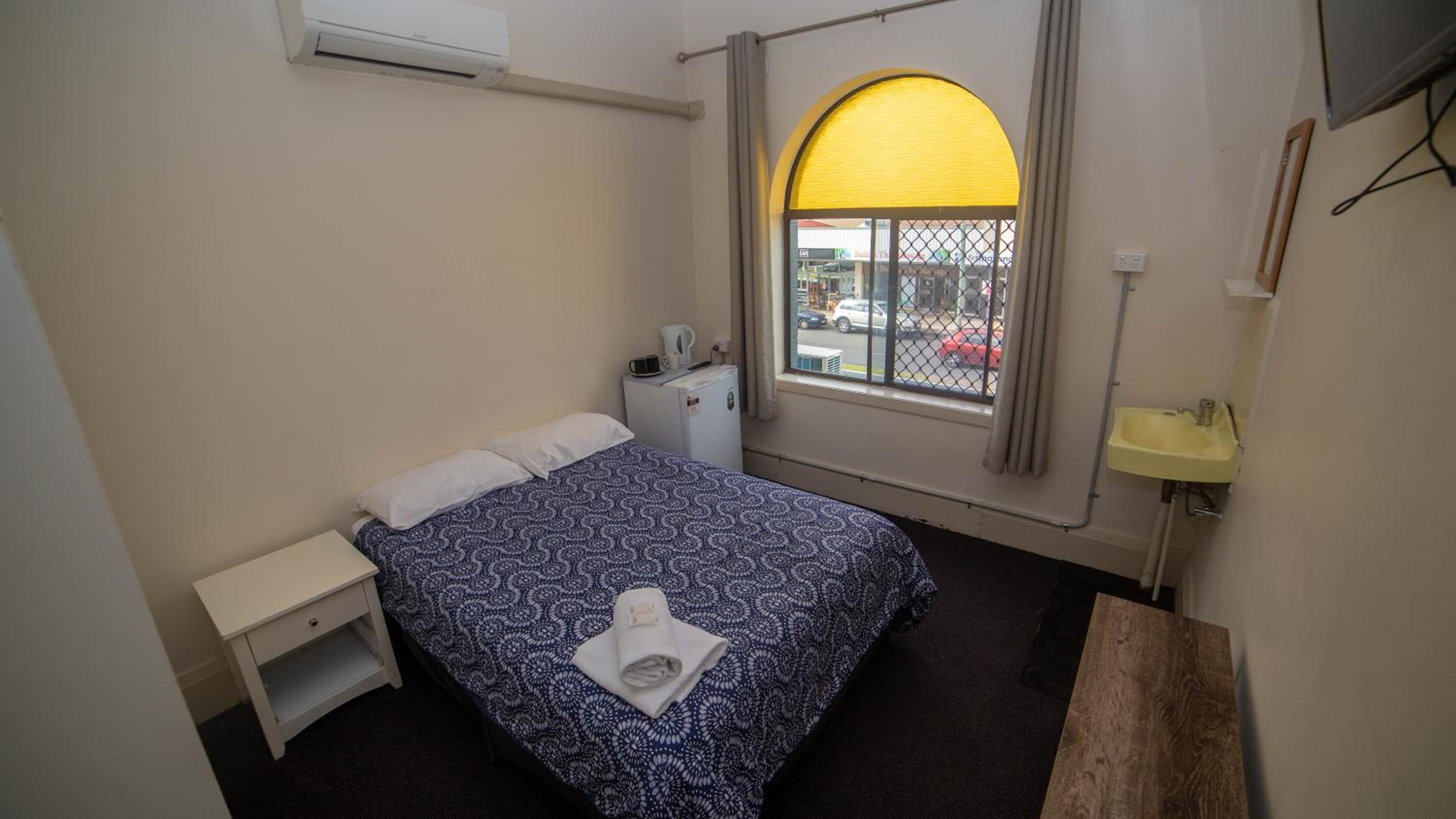 Australian Hotel