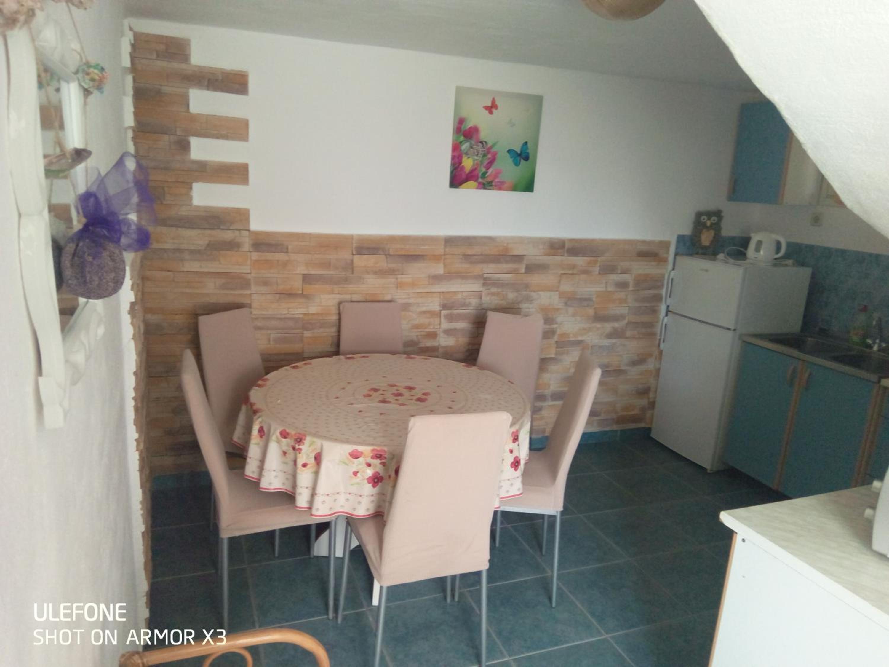 HOUSE WITH GRILL AND PARKING