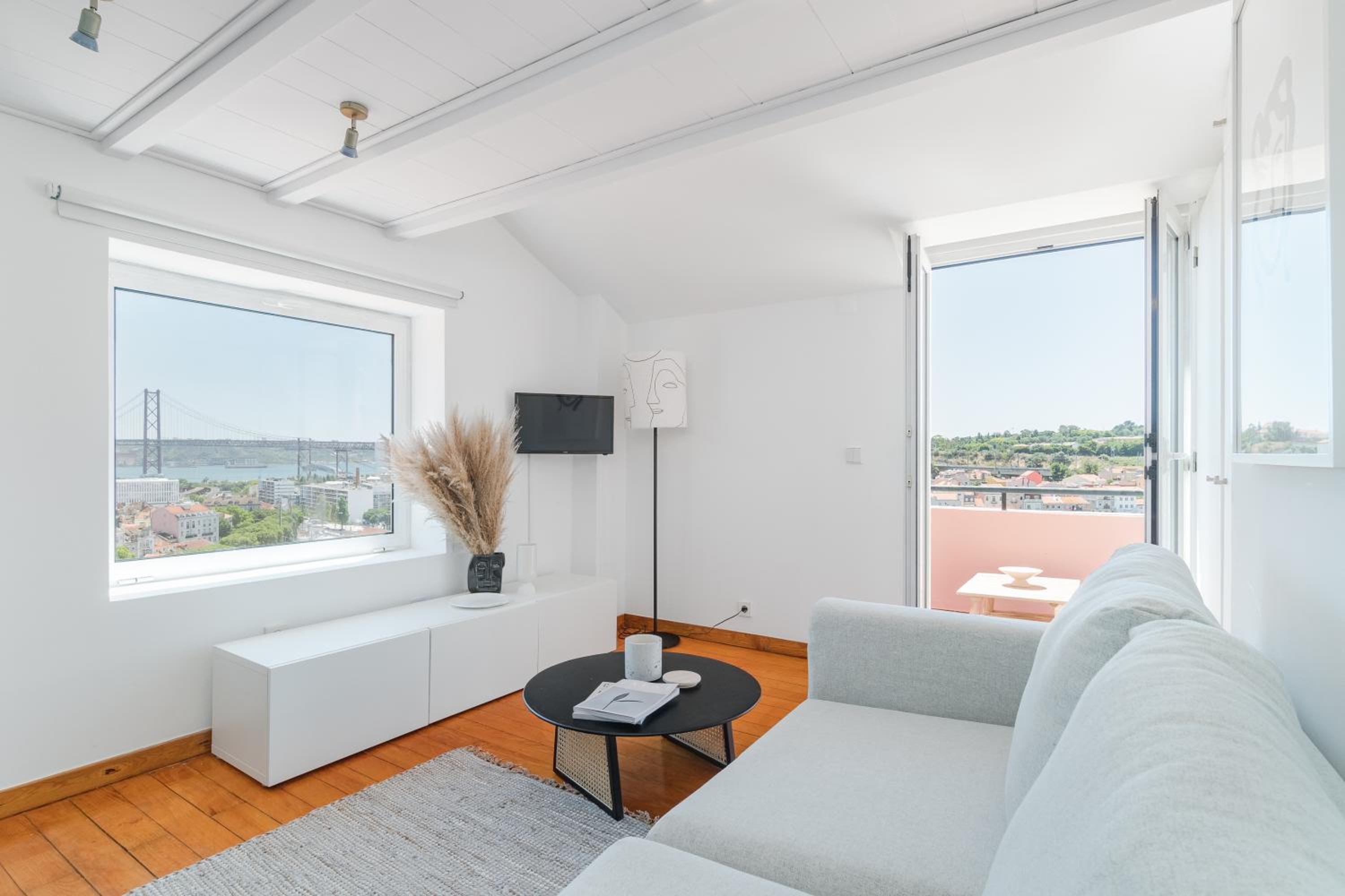 Casa Boma Lisboa - Unique Apartment With Private Balcony And Panoramic Bridge View - Alcantara IV view 3