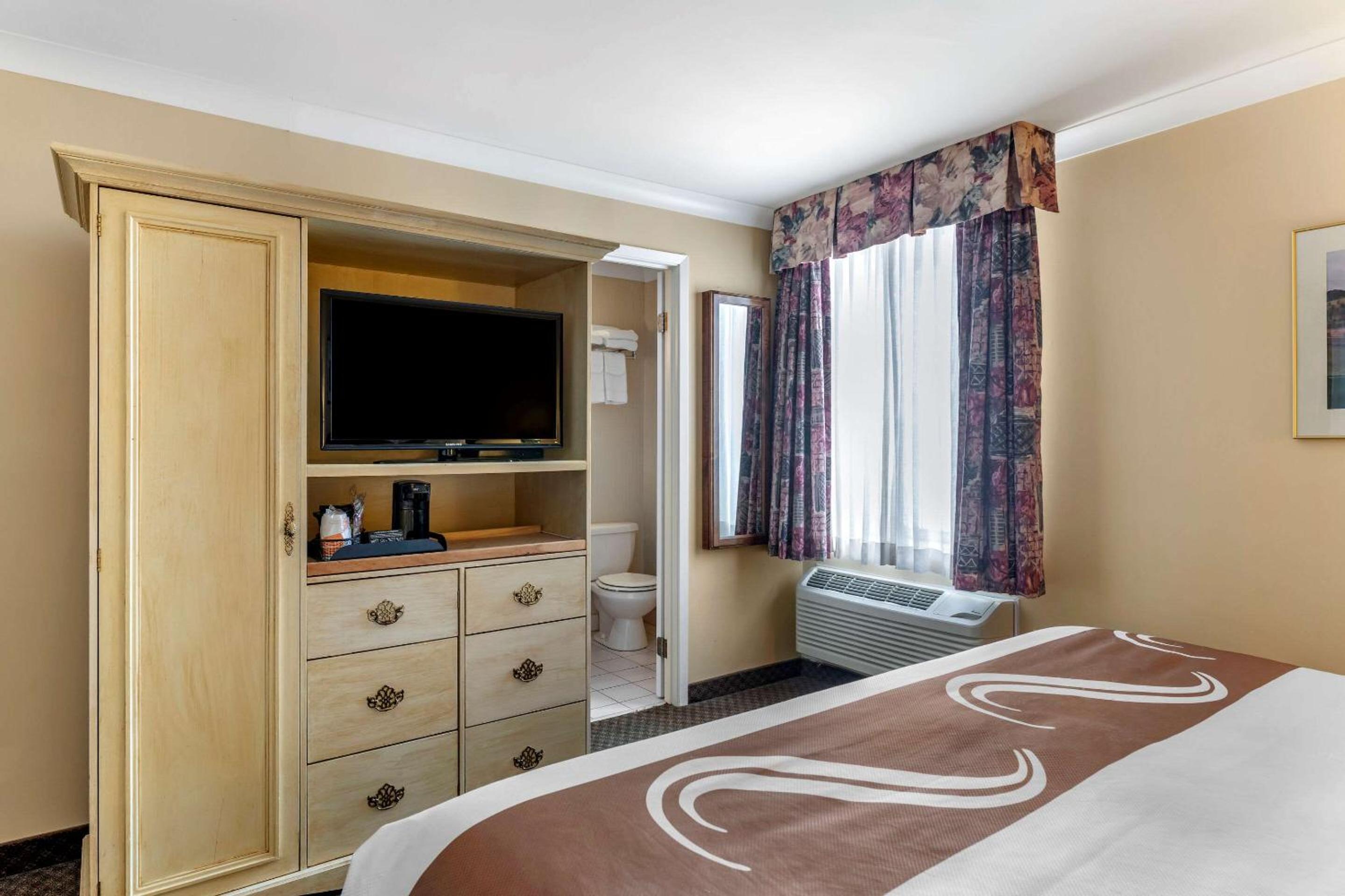 Summerside Vacations - Quality Inn  Suites Garden of the Gulf - Property Image 11