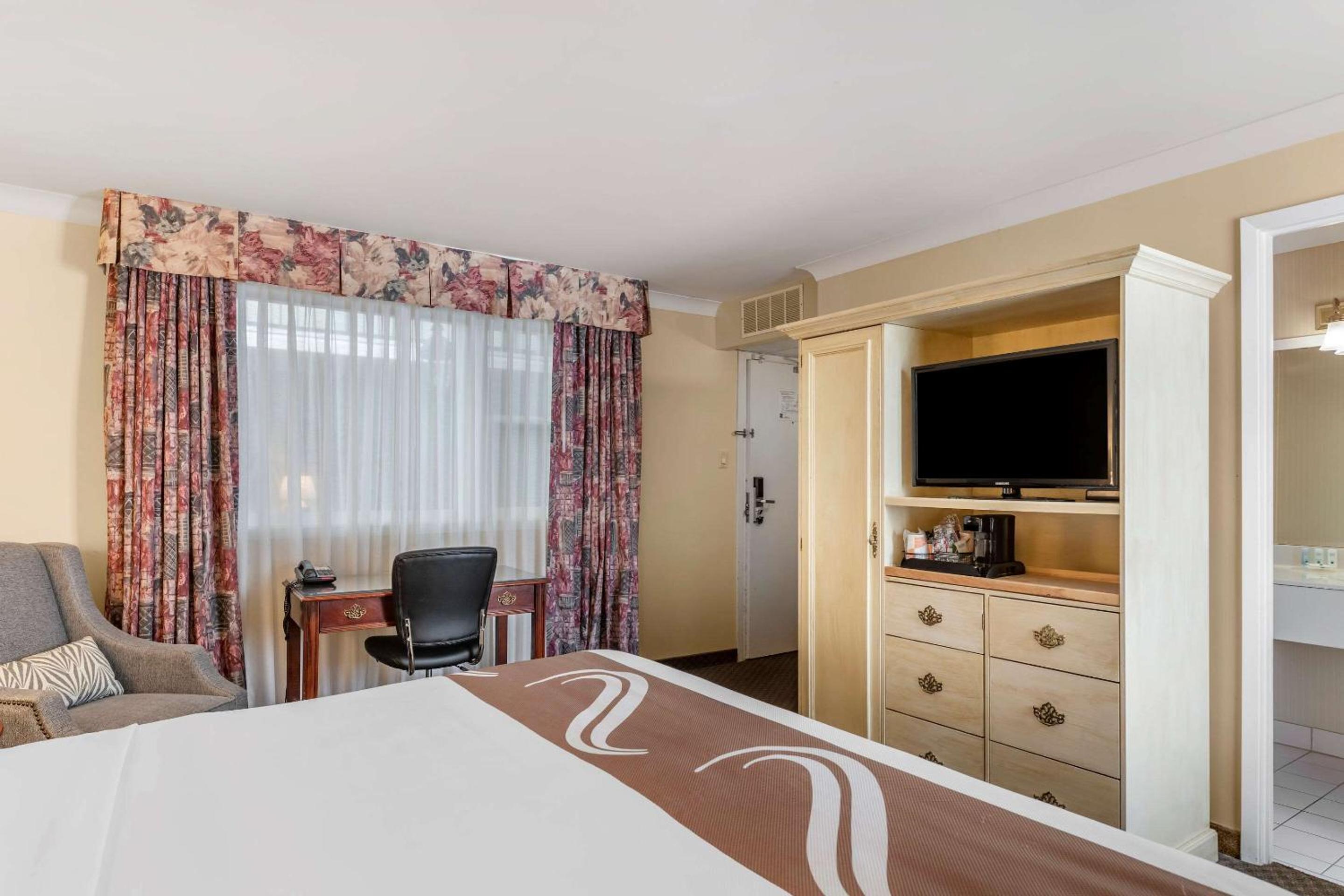 Summerside Vacations - Quality Inn  Suites Garden of the Gulf - Property Image 9