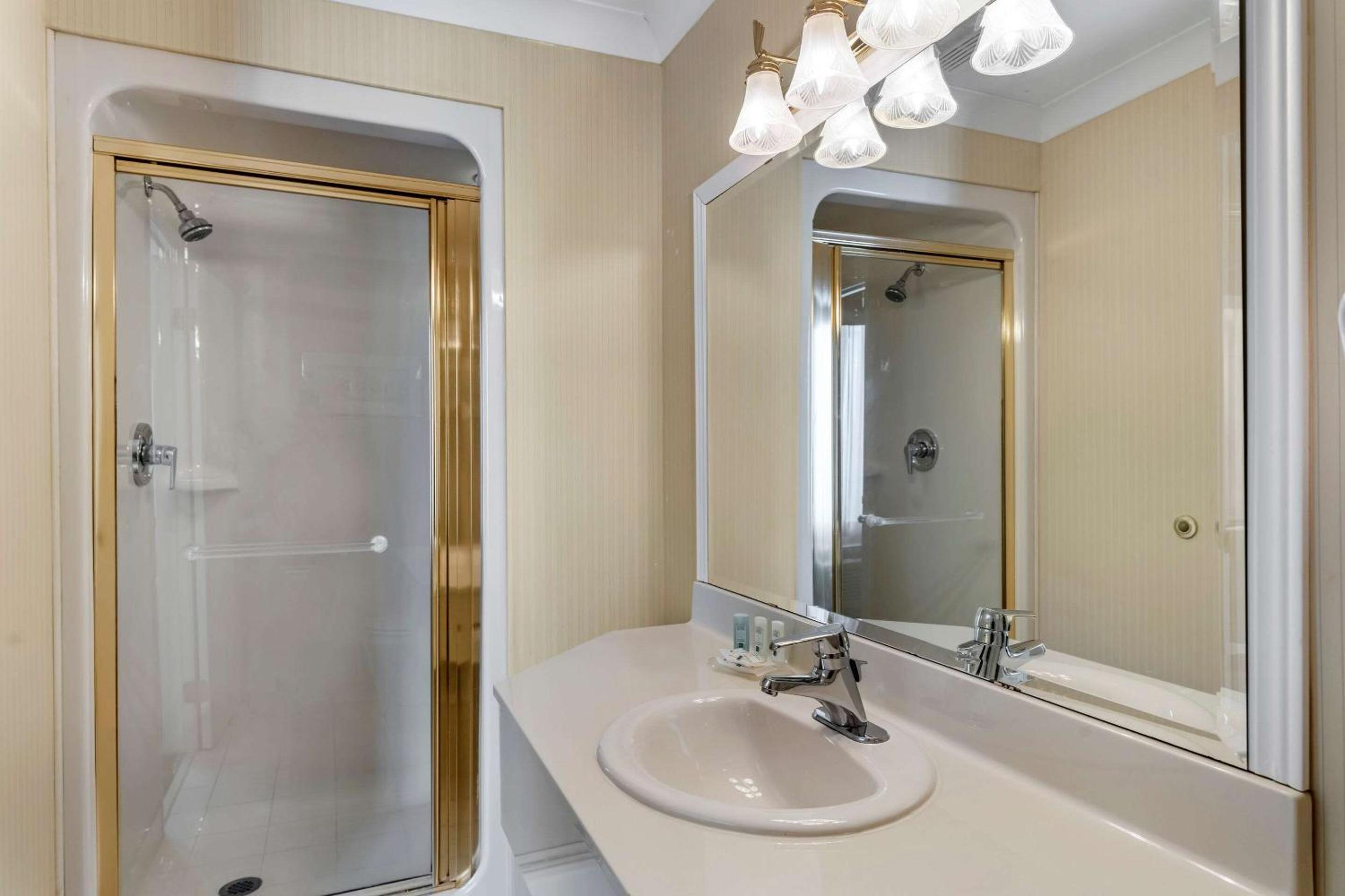 Summerside Vacations - Quality Inn  Suites Garden of the Gulf - Property Image 8