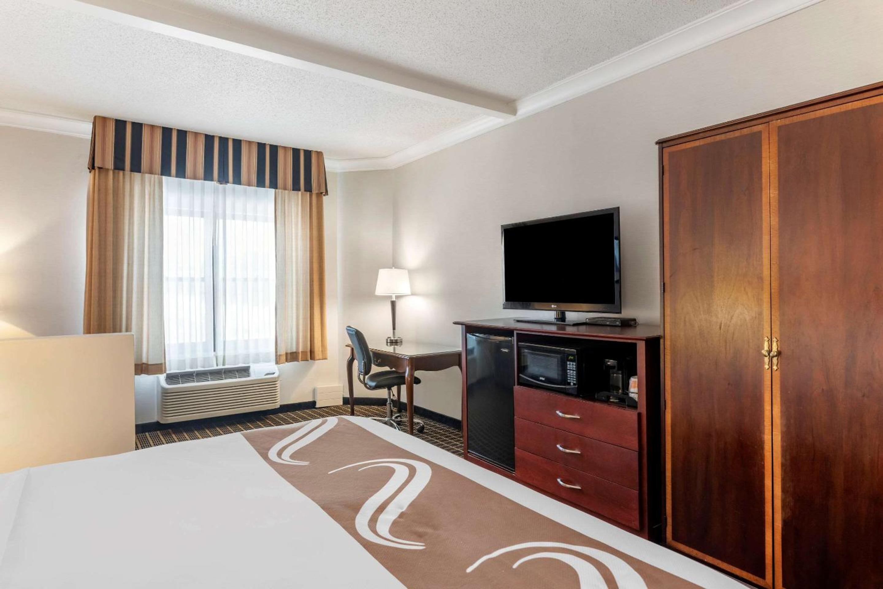 Summerside Vacations - Quality Inn  Suites Garden of the Gulf - Property Image 5