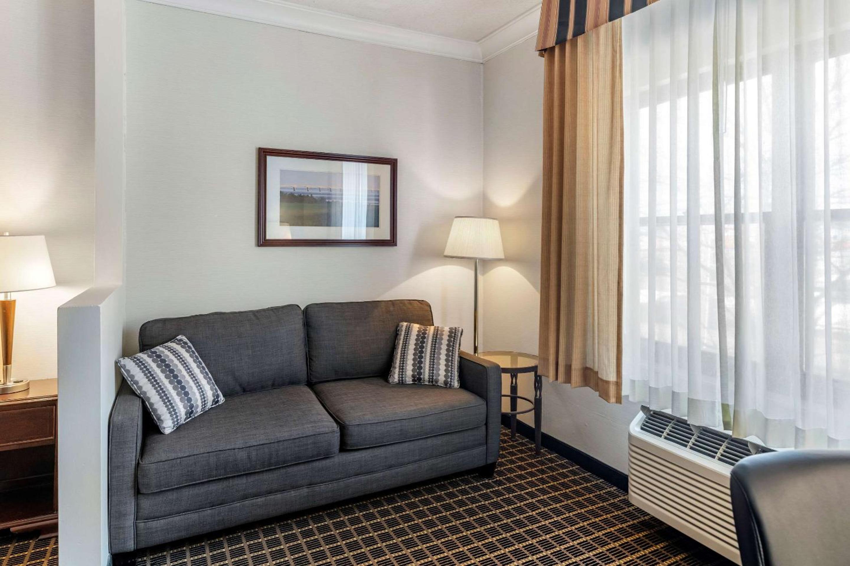 Summerside Vacations - Quality Inn  Suites Garden of the Gulf - Property Image 6