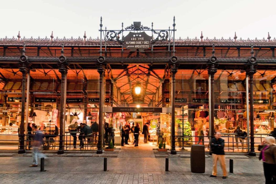 Calle Huertas Corazón by RegalateMadrid