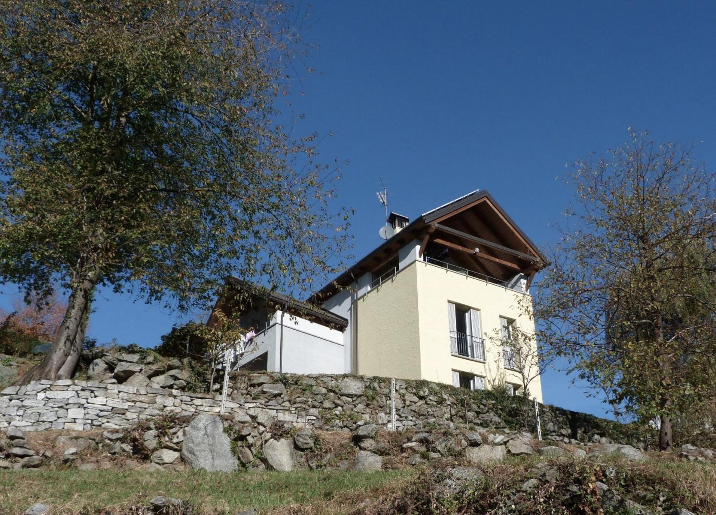 Maison 4 soleil. Casa design luce e natura