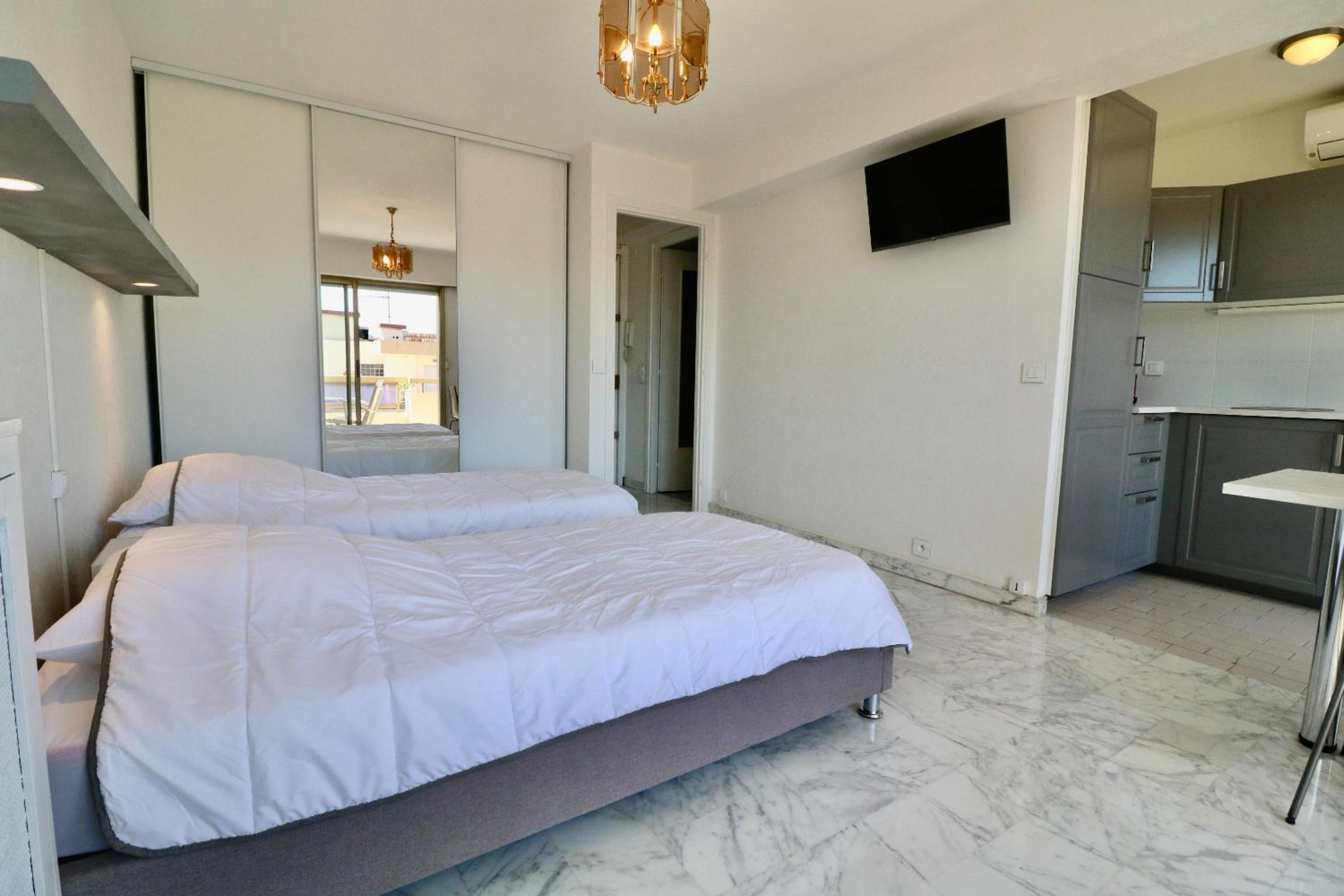 2 bedroom & studio Palais Royal 2 mins from Croisette and Carlton photo 5