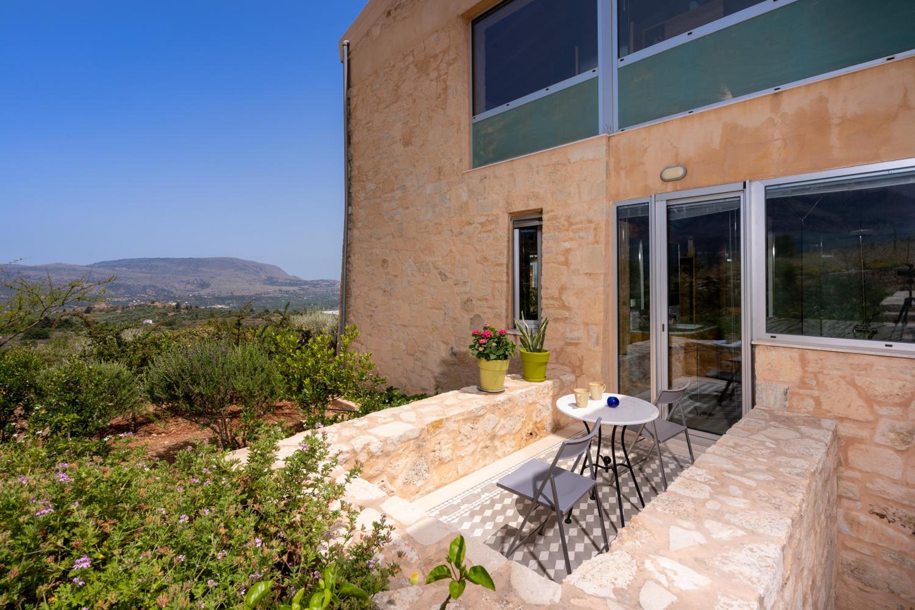 Kaminia Villa