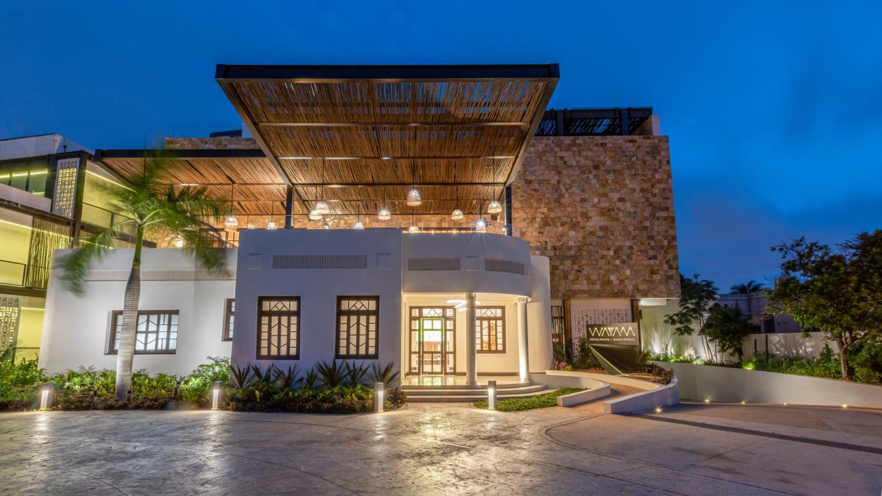 Hotel Wayam Mundo Imperial - Image 1