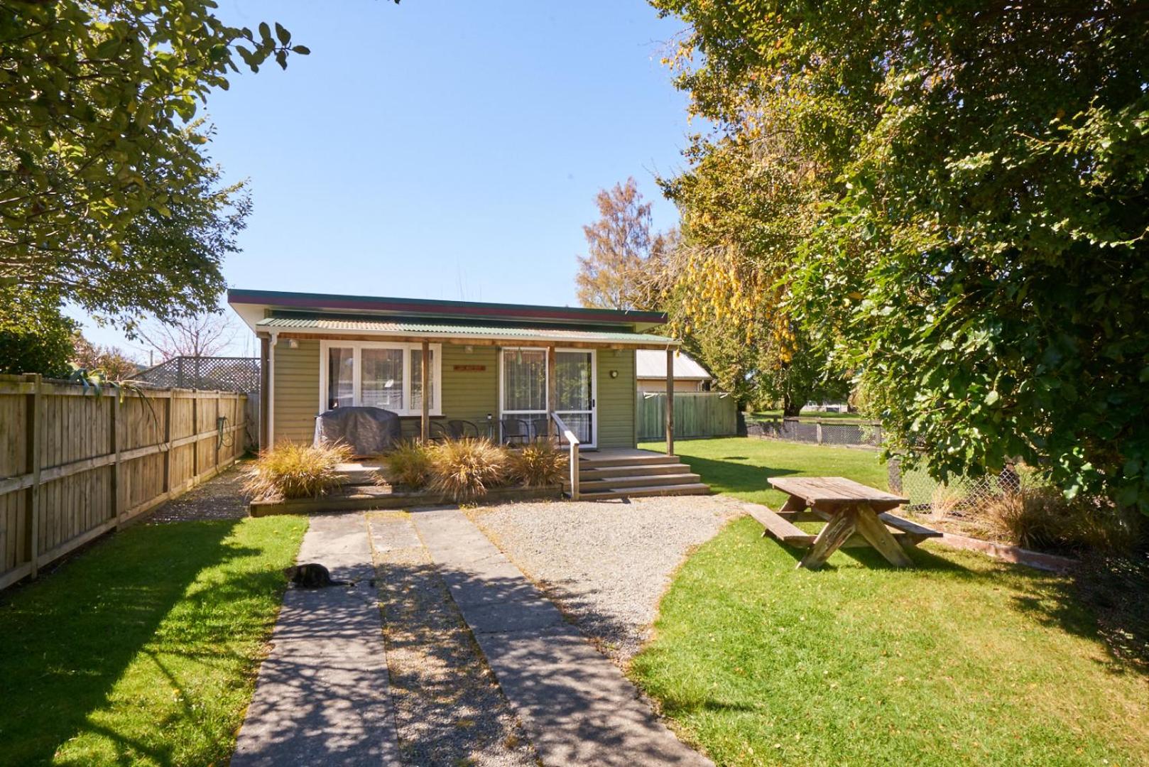 Accommodation Fiordland The Bach - One Bedroom Cottage at 226B Milford Road view 2