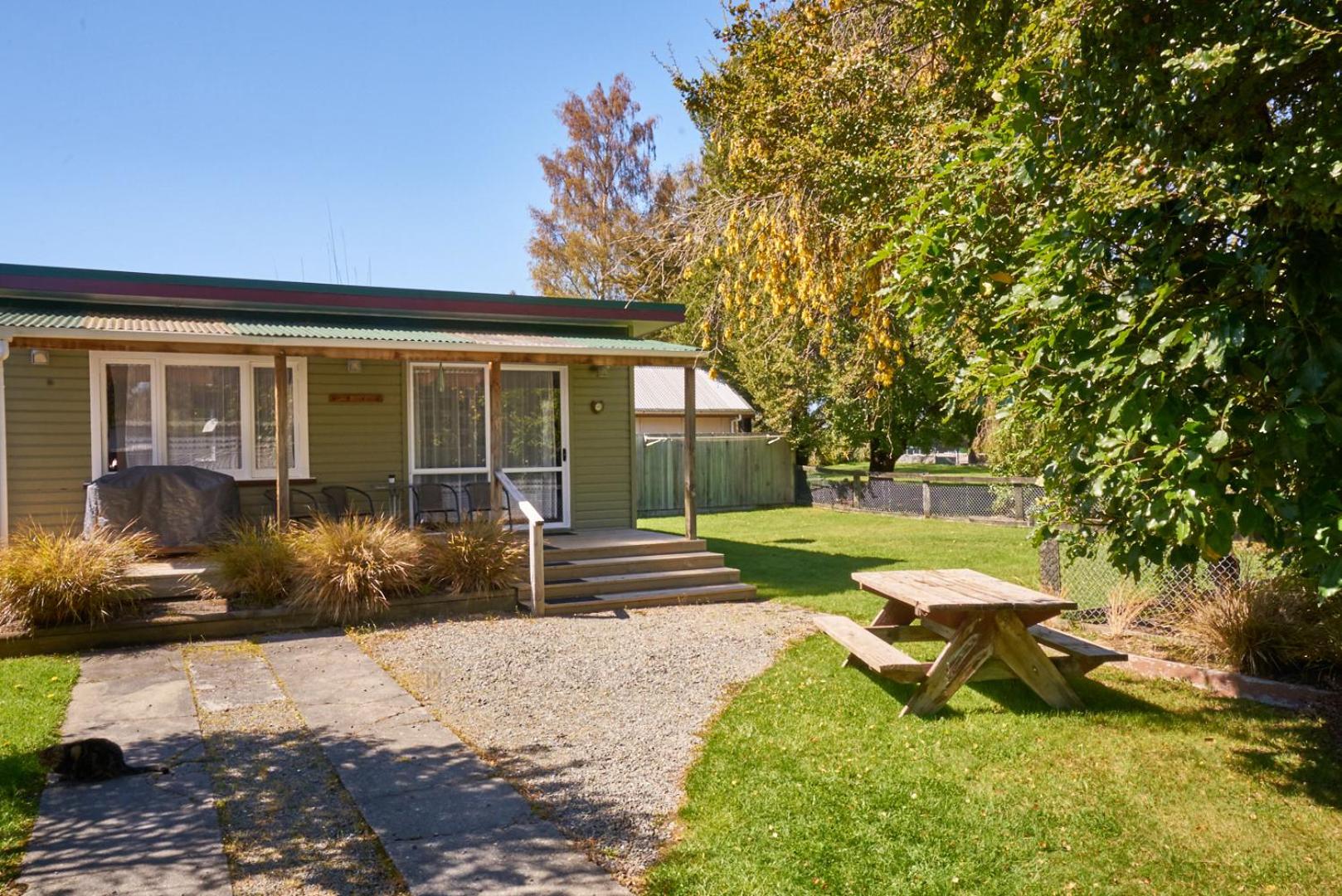 Accommodation Fiordland The Bach - One Bedroom Cottage at 226B Milford Road view 3