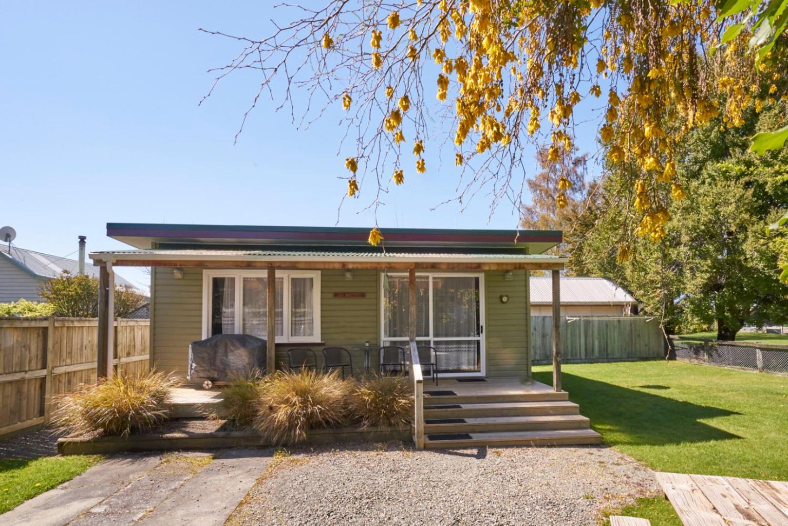 Accommodation Fiordland The Bach - One Bedroom Cottage at 226B Milford Road view 5