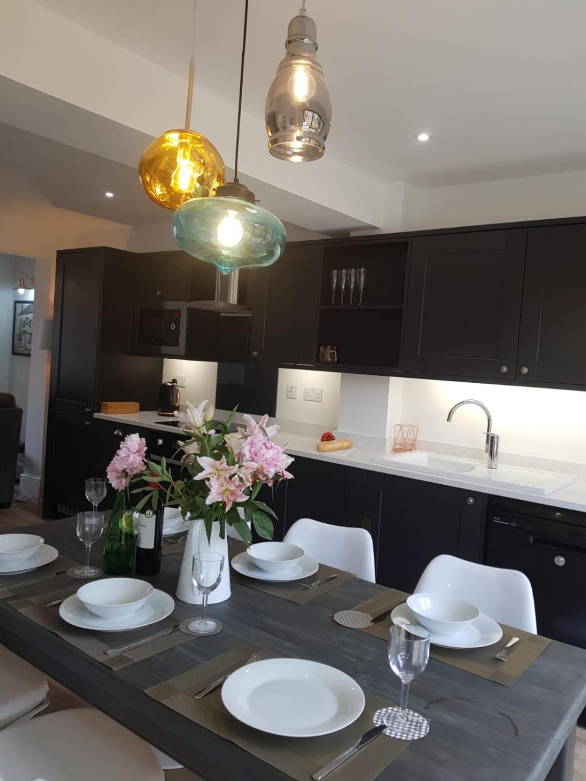 Hotel Cyanacottages Abbey Field