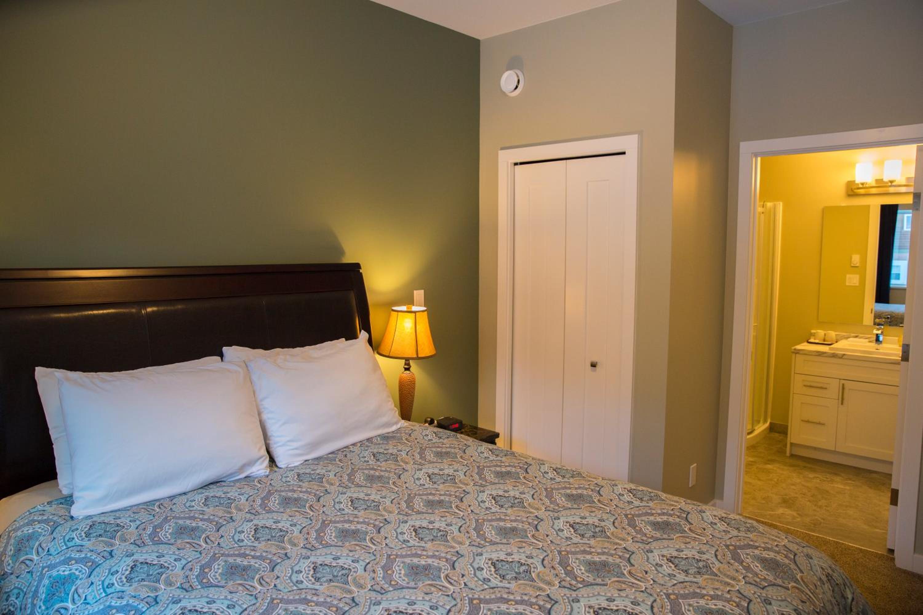 Downtown Whitehorse Deluxe 2 Bedroom Condo view 3