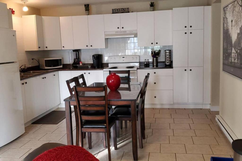 2-Bedroom Apartment Sweet #2 by Amazing Property Rentals view 5