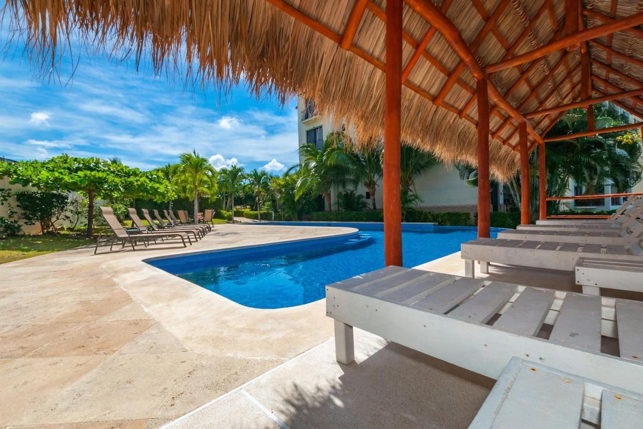 Fifth-Floor Condo with Breathtaking Ocean Views, Stylish Interior & Prime Location Near Flamingo Beach