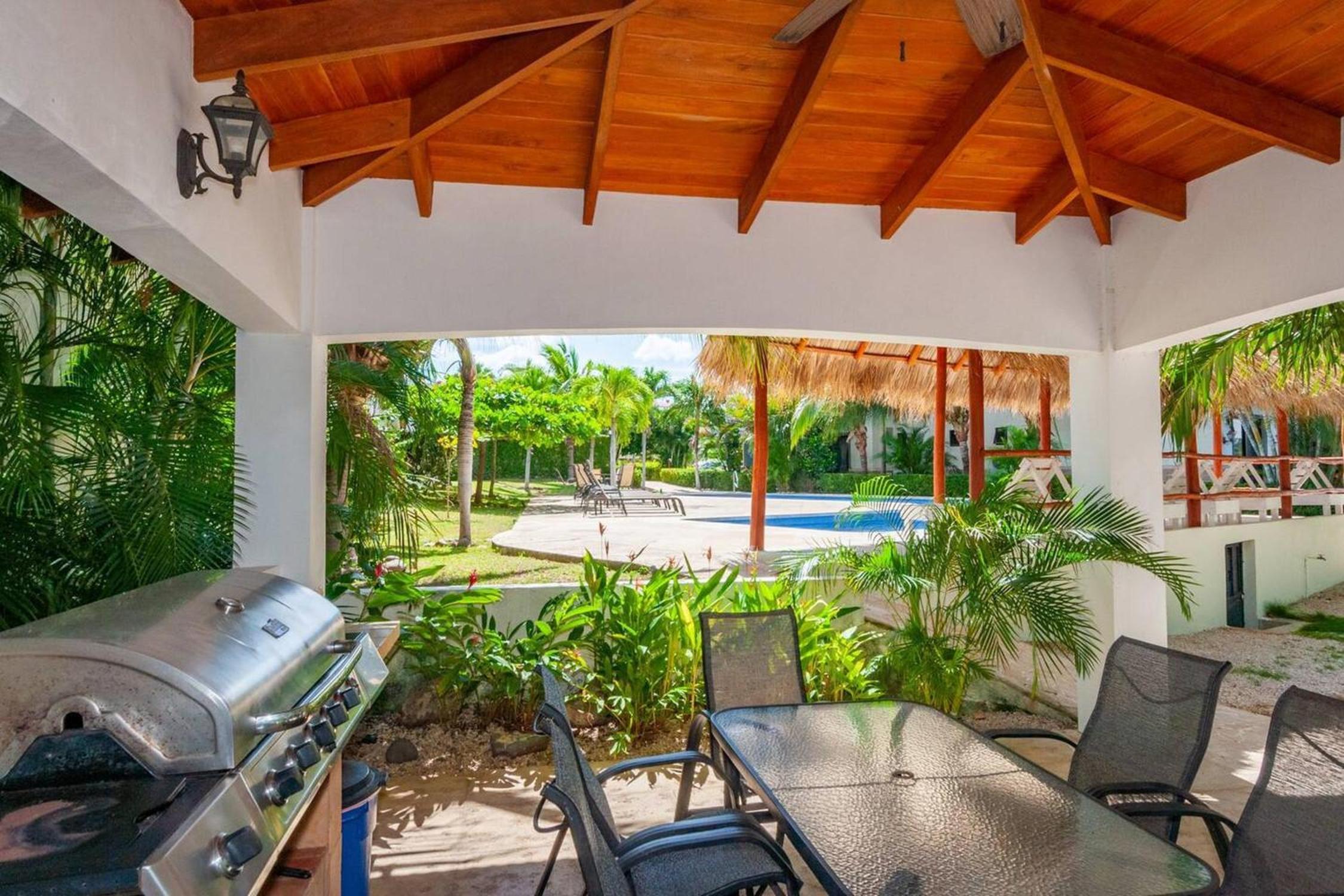 Fifth-Floor Condo with Breathtaking Ocean Views, Stylish Interior & Prime Location Near Flamingo Beach
