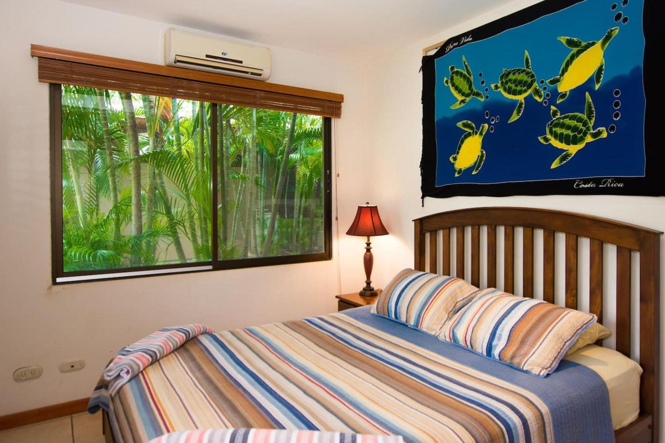 Cozy Garden Condo with Vibrant Tropical Decor, Swimming Pool and Rancho