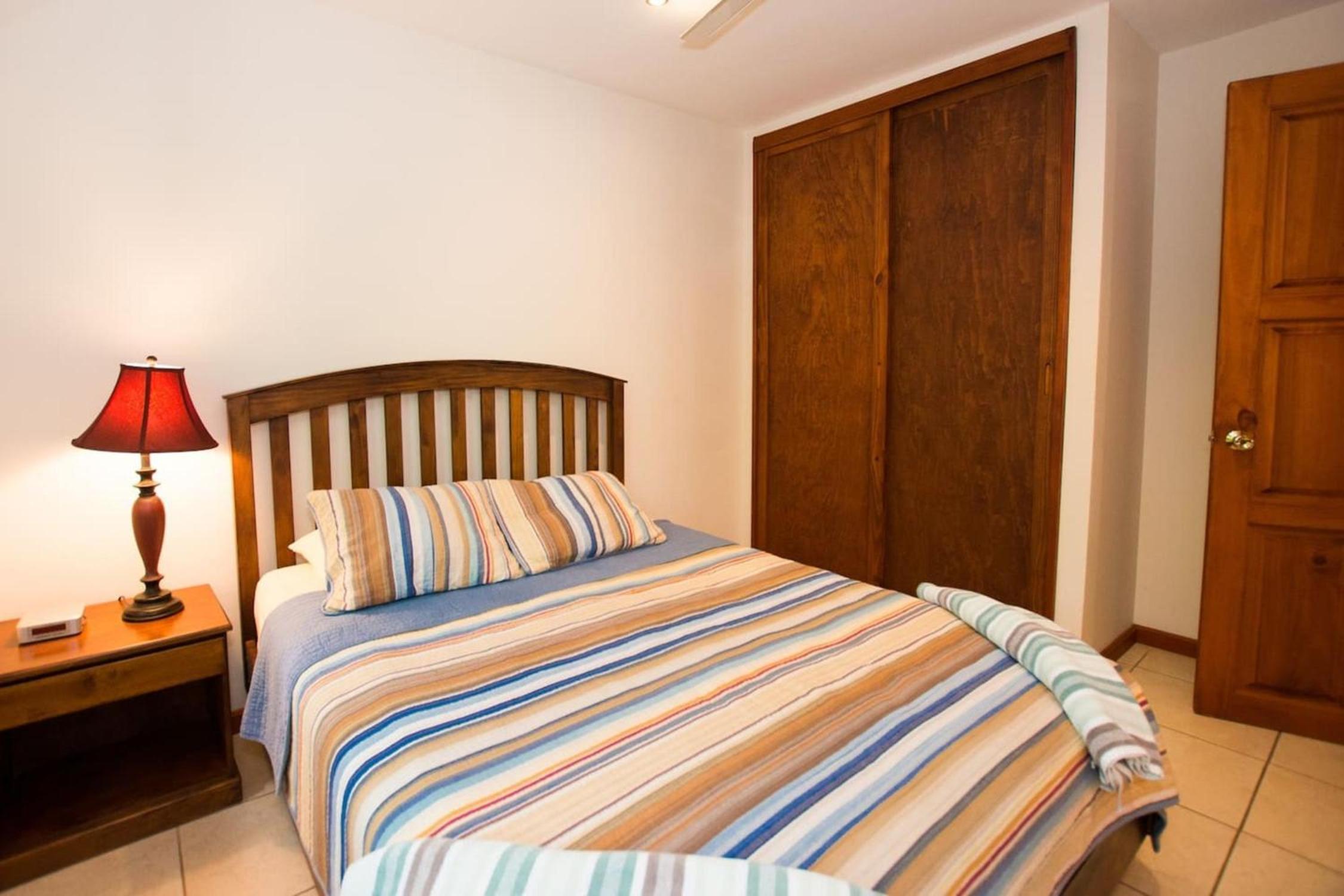 Cozy Garden Condo with Vibrant Tropical Decor, Swimming Pool and Rancho