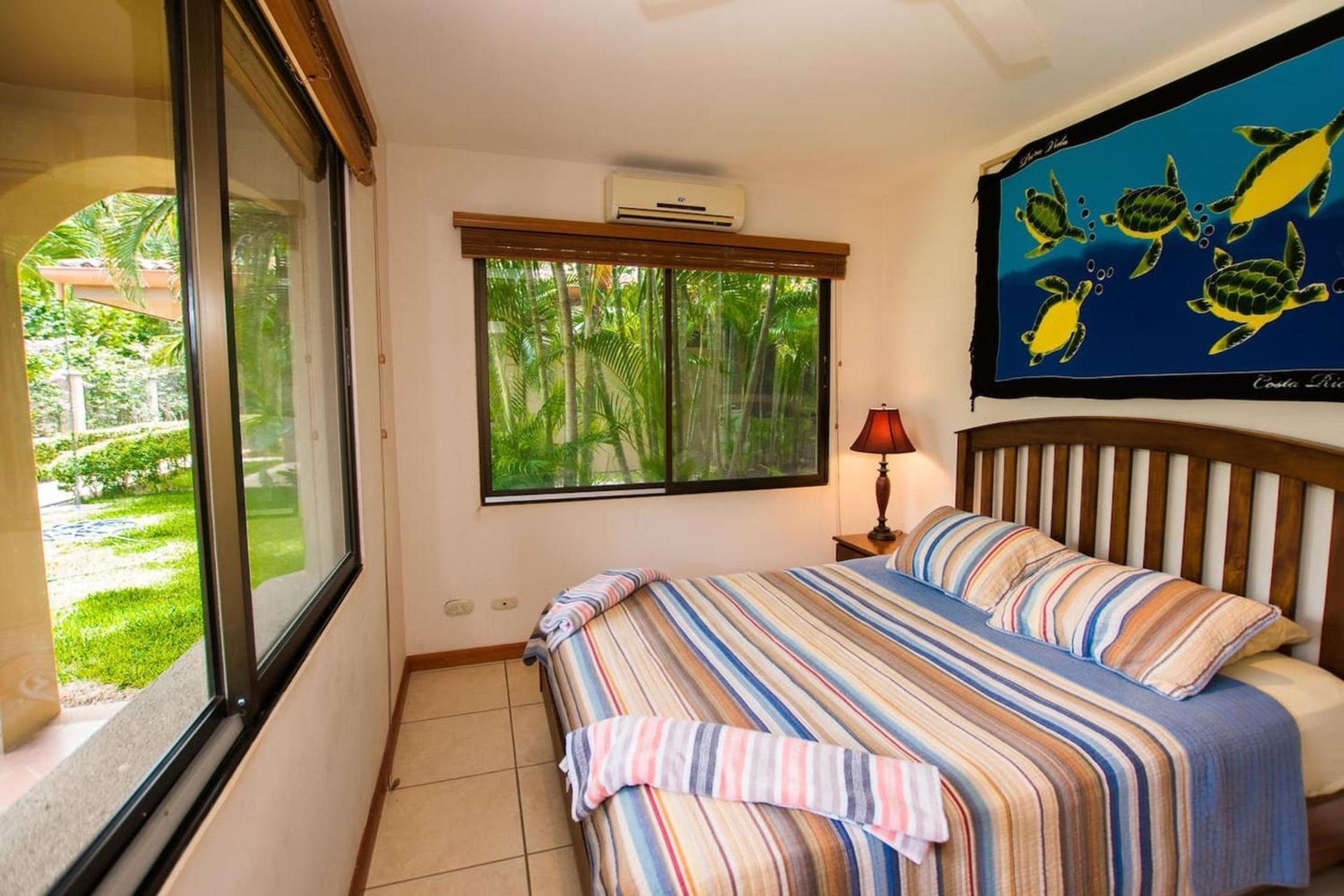 Cozy Garden Condo with Vibrant Tropical Decor, Swimming Pool and Rancho