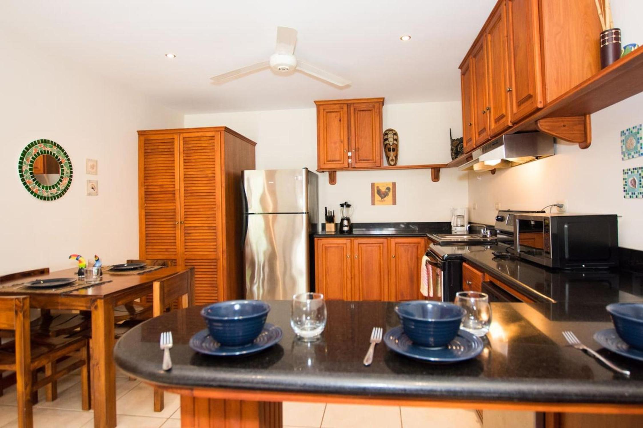 Cozy Garden Condo with Vibrant Tropical Decor, Swimming Pool and Rancho