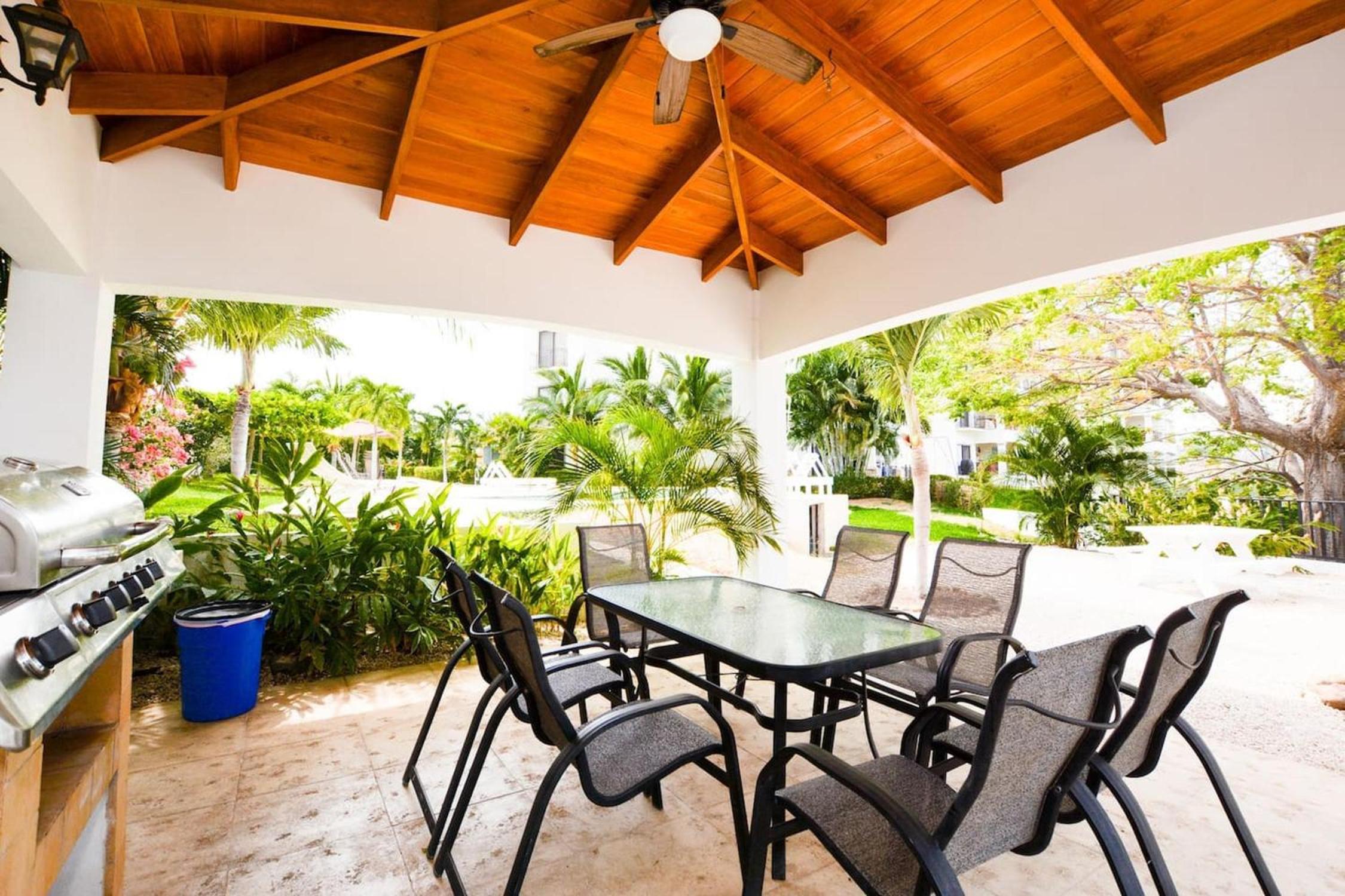 Fifth-Floor Condo with Breathtaking Ocean Views, Stylish Interior & Prime Location Near Flamingo Beach