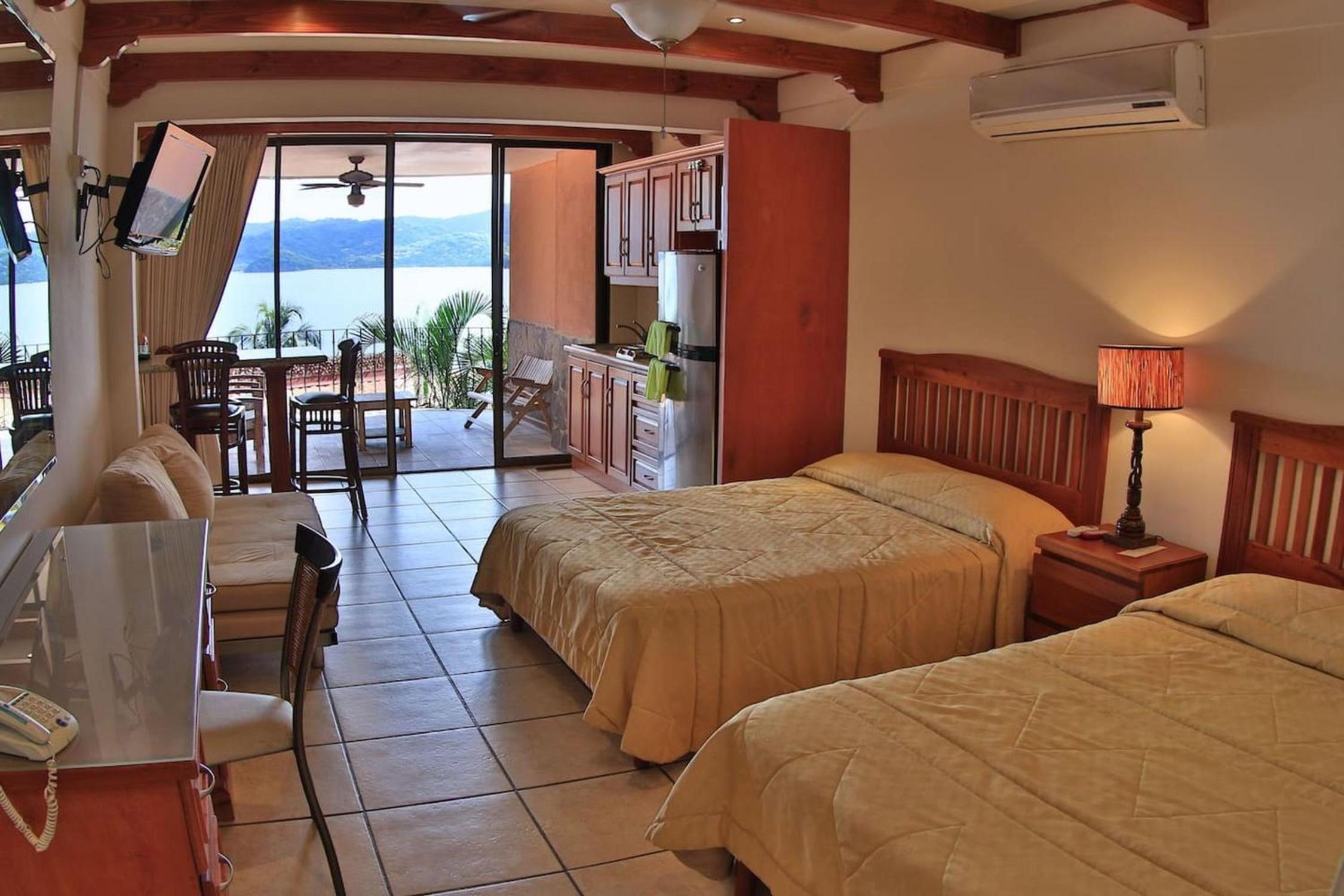 Oceanview Studio Apartment with Community Pool & Views of Flamingo Marina