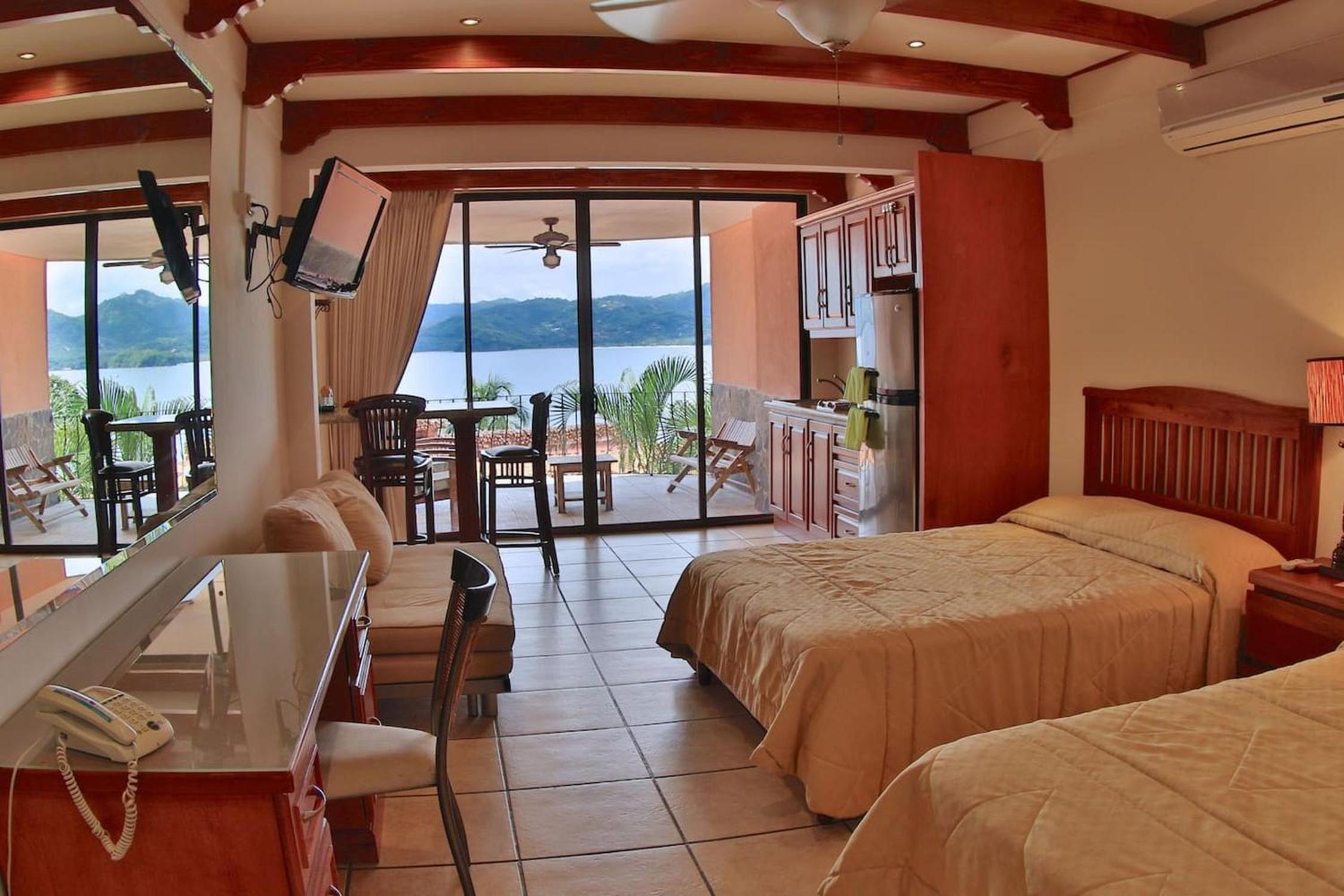 Oceanview Studio Apartment with Community Pool & Views of Flamingo Marina