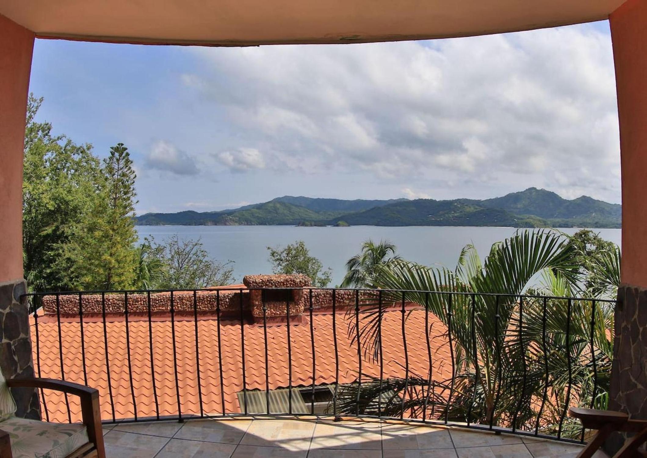 Oceanview Studio Apartment with Community Pool & Views of Flamingo Marina