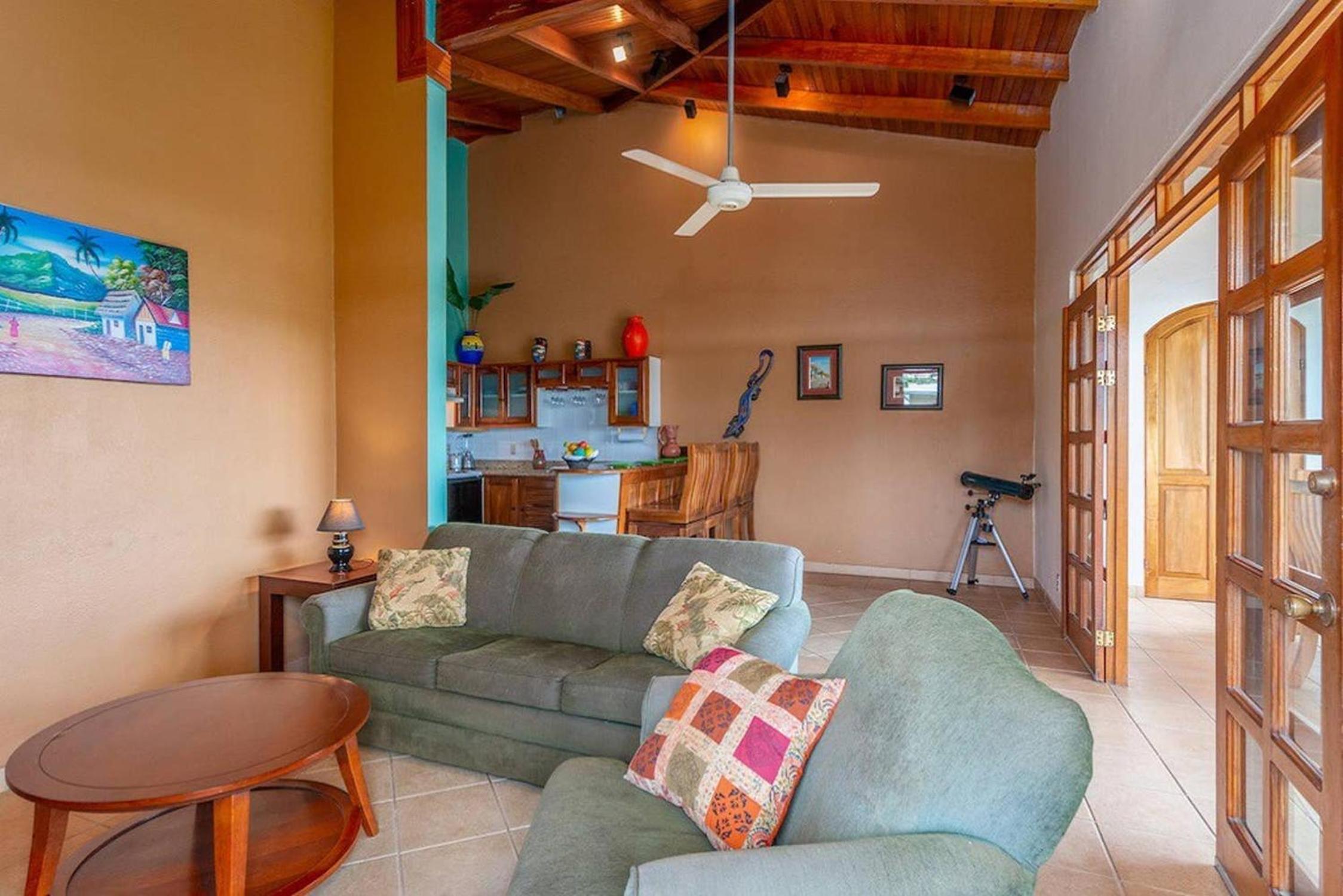 Tropical Condo with Spectacular Ocean Views, Panoramic Dining Terrace & Quick Walk to Beach