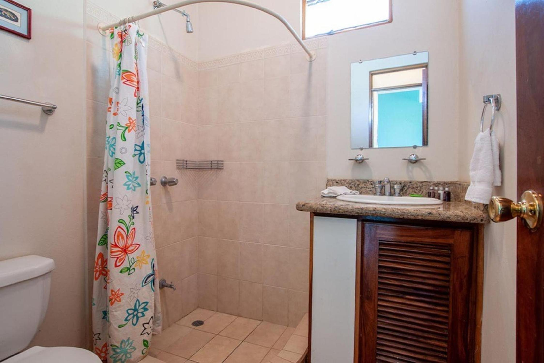 Tropical Condo with Spectacular Ocean Views, Panoramic Dining Terrace & Quick Walk to Beach