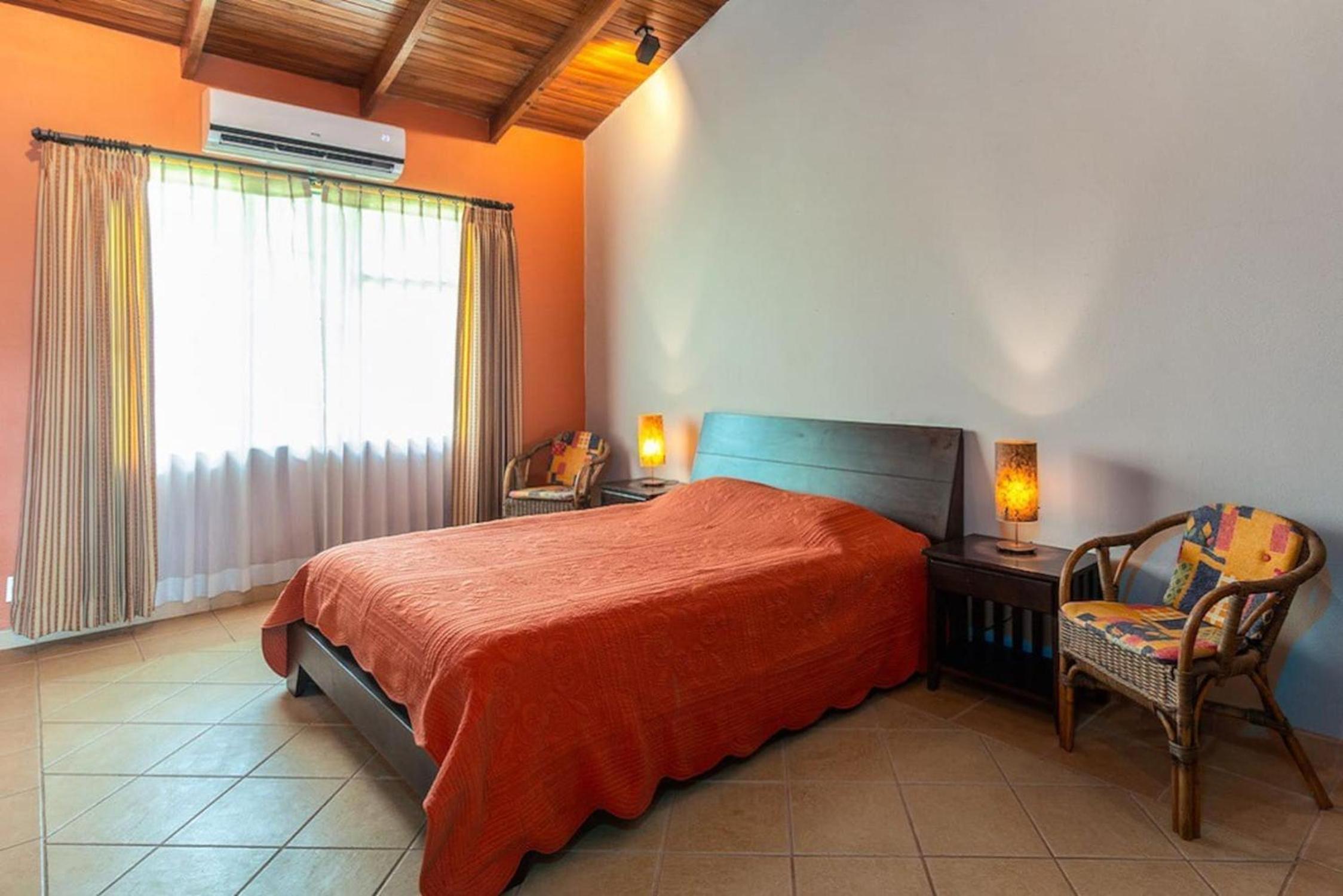 Tropical Condo with Spectacular Ocean Views, Panoramic Dining Terrace & Quick Walk to Beach