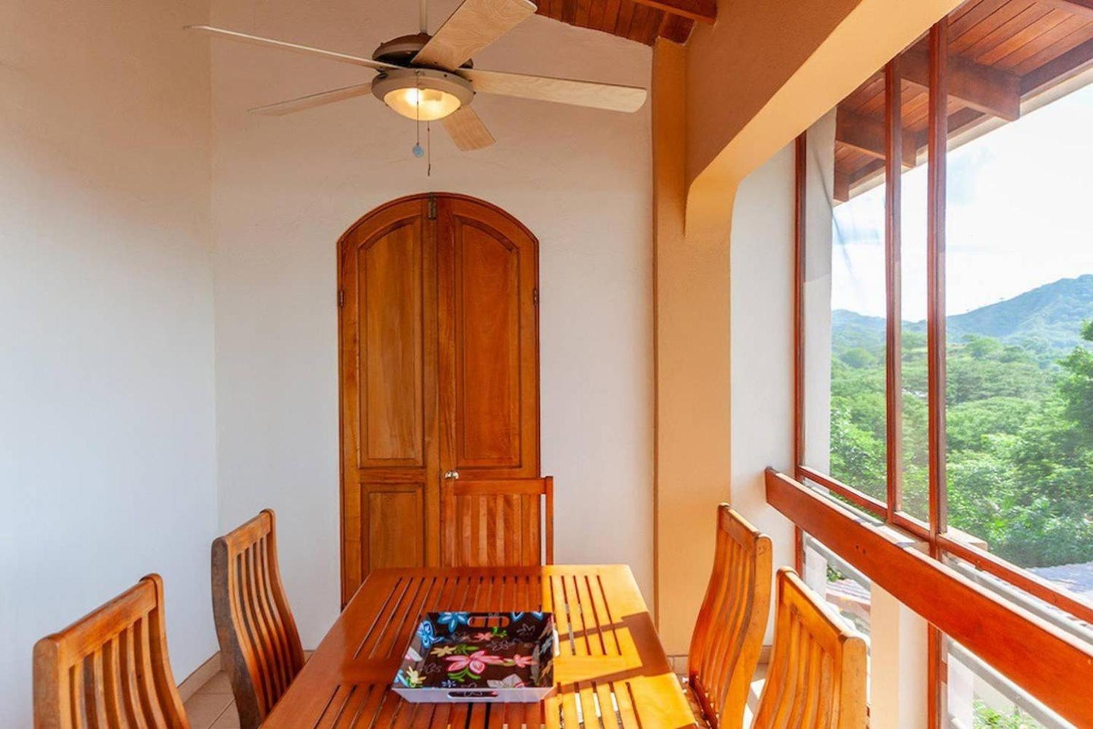 Tropical Condo with Spectacular Ocean Views, Panoramic Dining Terrace & Quick Walk to Beach