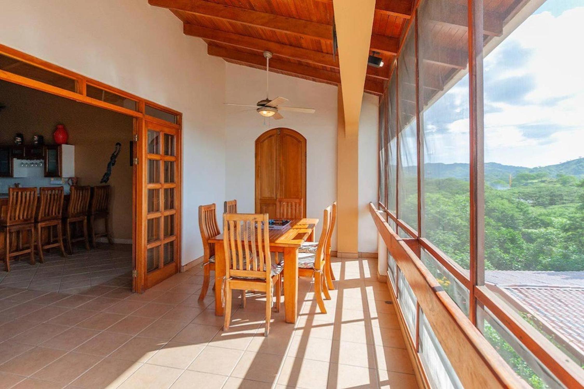 Tropical Condo with Spectacular Ocean Views, Panoramic Dining Terrace & Quick Walk to Beach