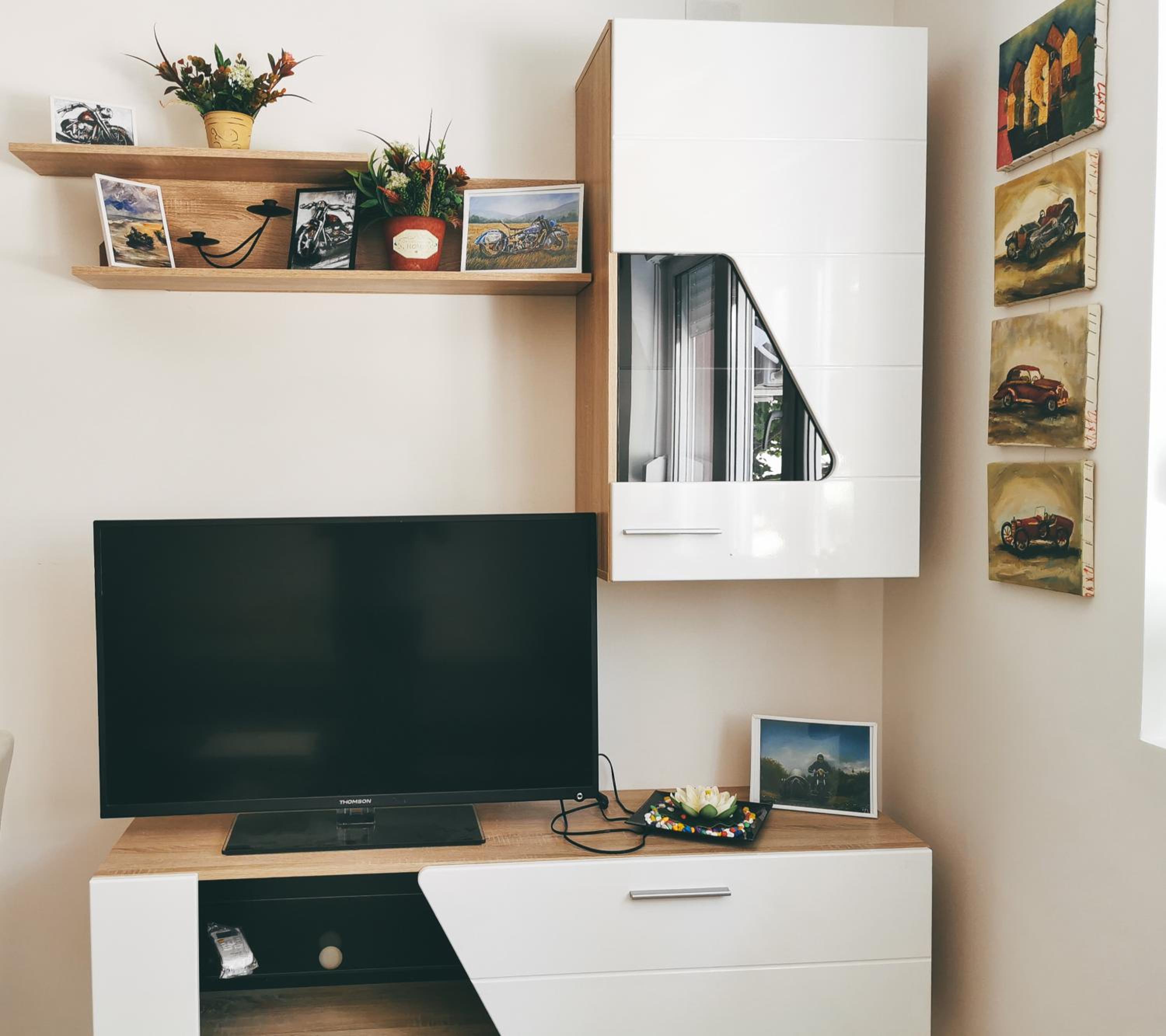Cozy Corner Apartments - Free parking & Wi-fi view 3