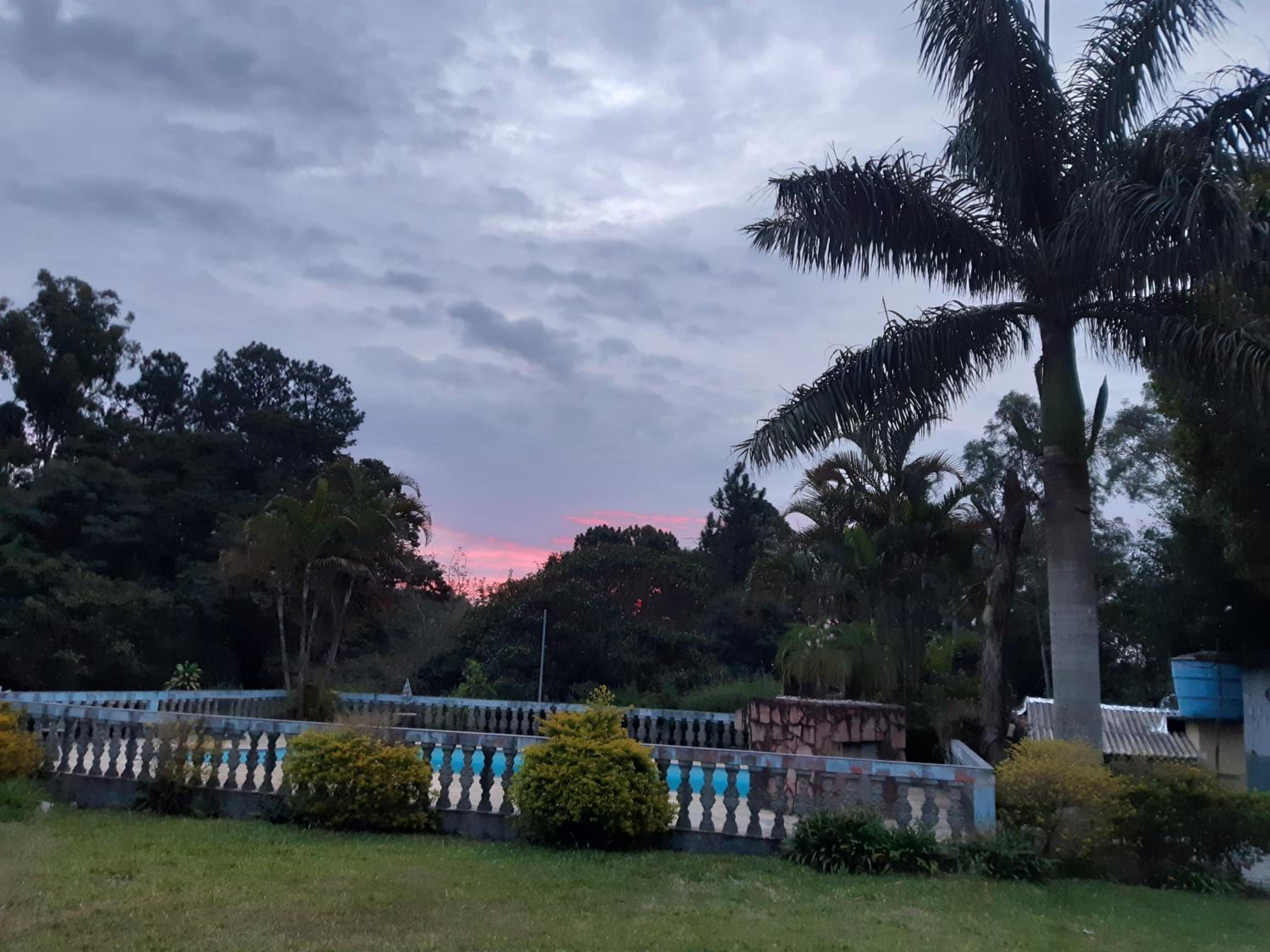 Hospedagem Chalé pousada Chácara Cantinho do Mozão