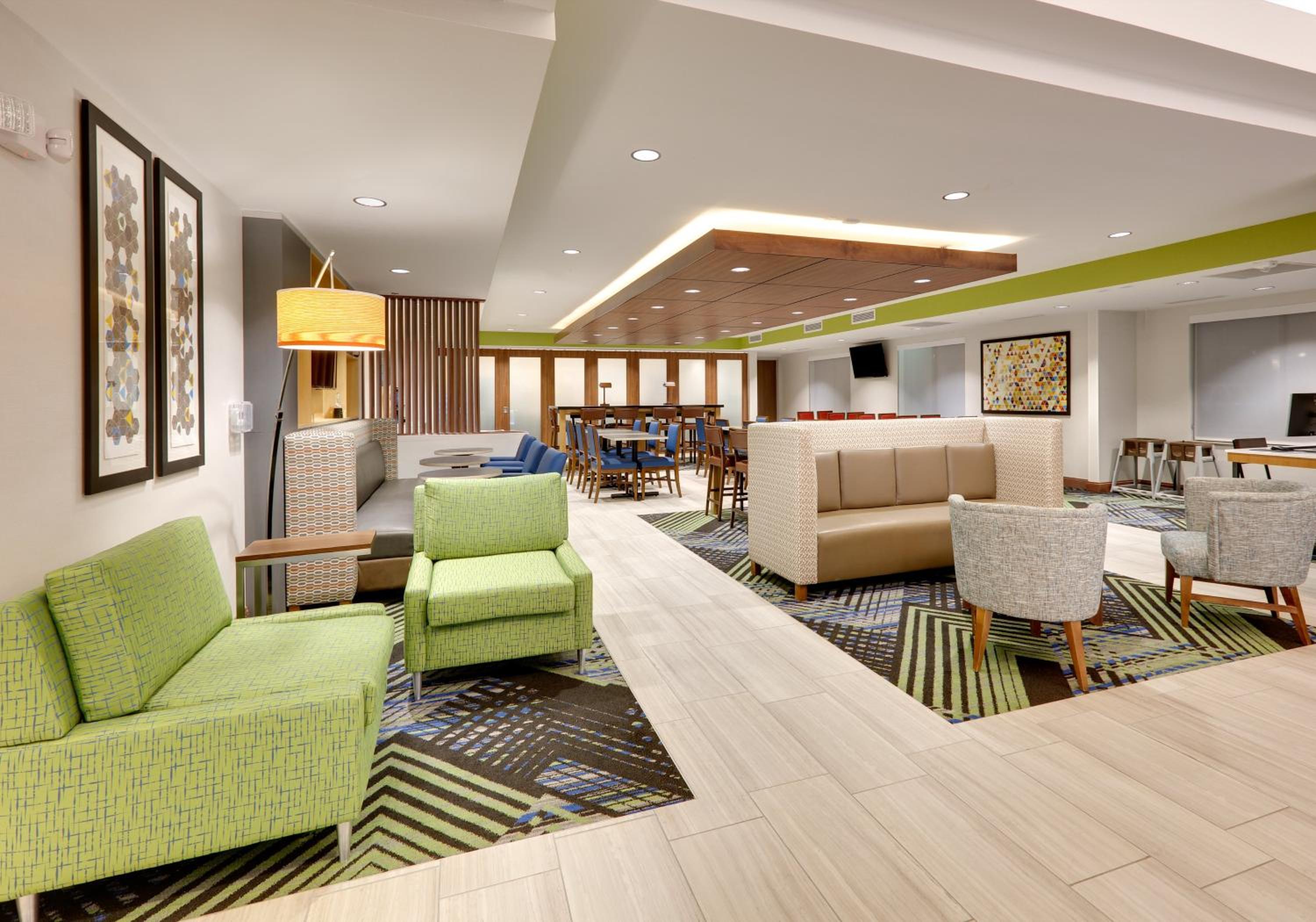 Mitchell Vacations - Holiday Inn Express  Suites Mitchell, an IHG Hotel - Property Image 3