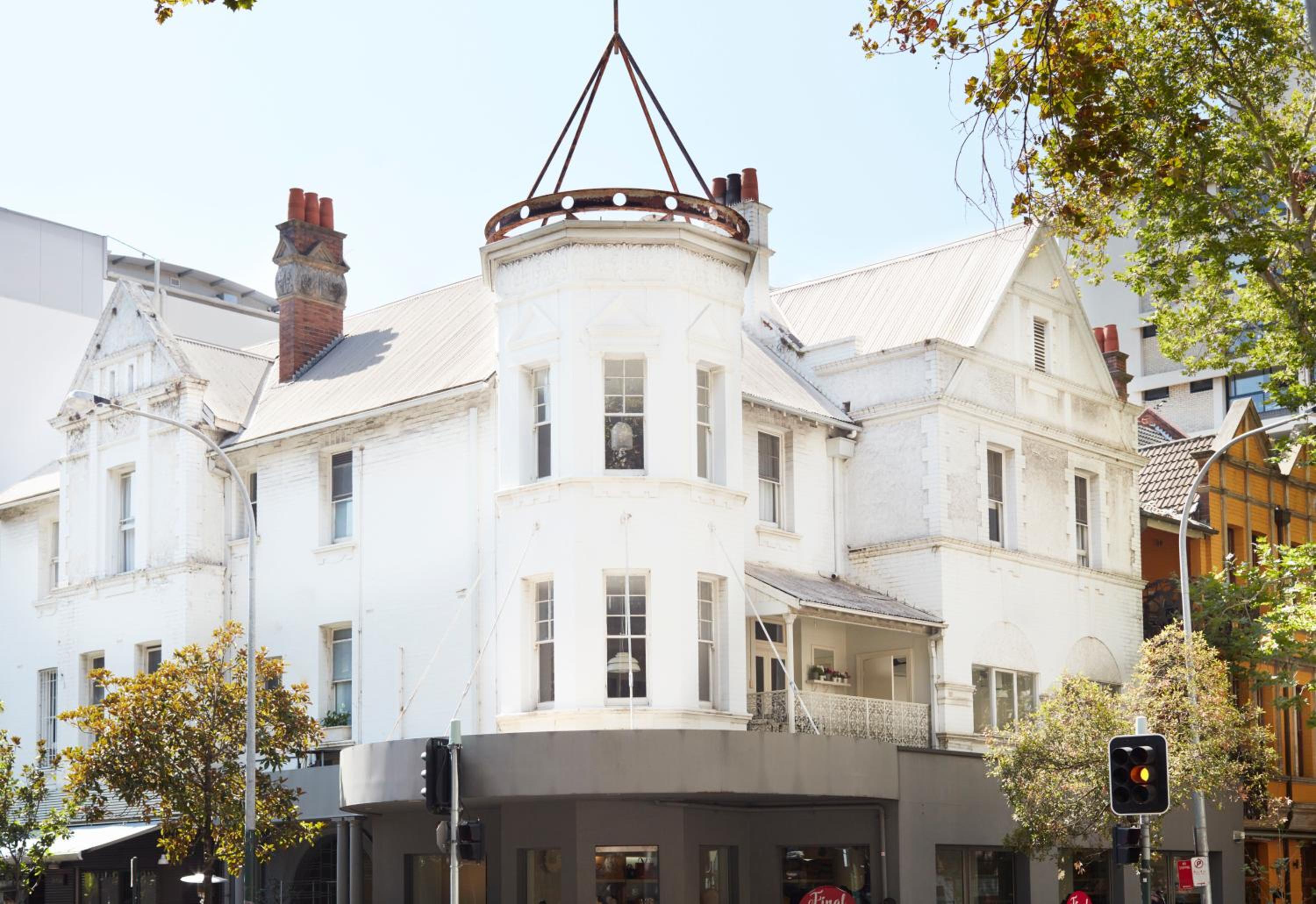 Hotel Three Rooms Sydney - Image 1