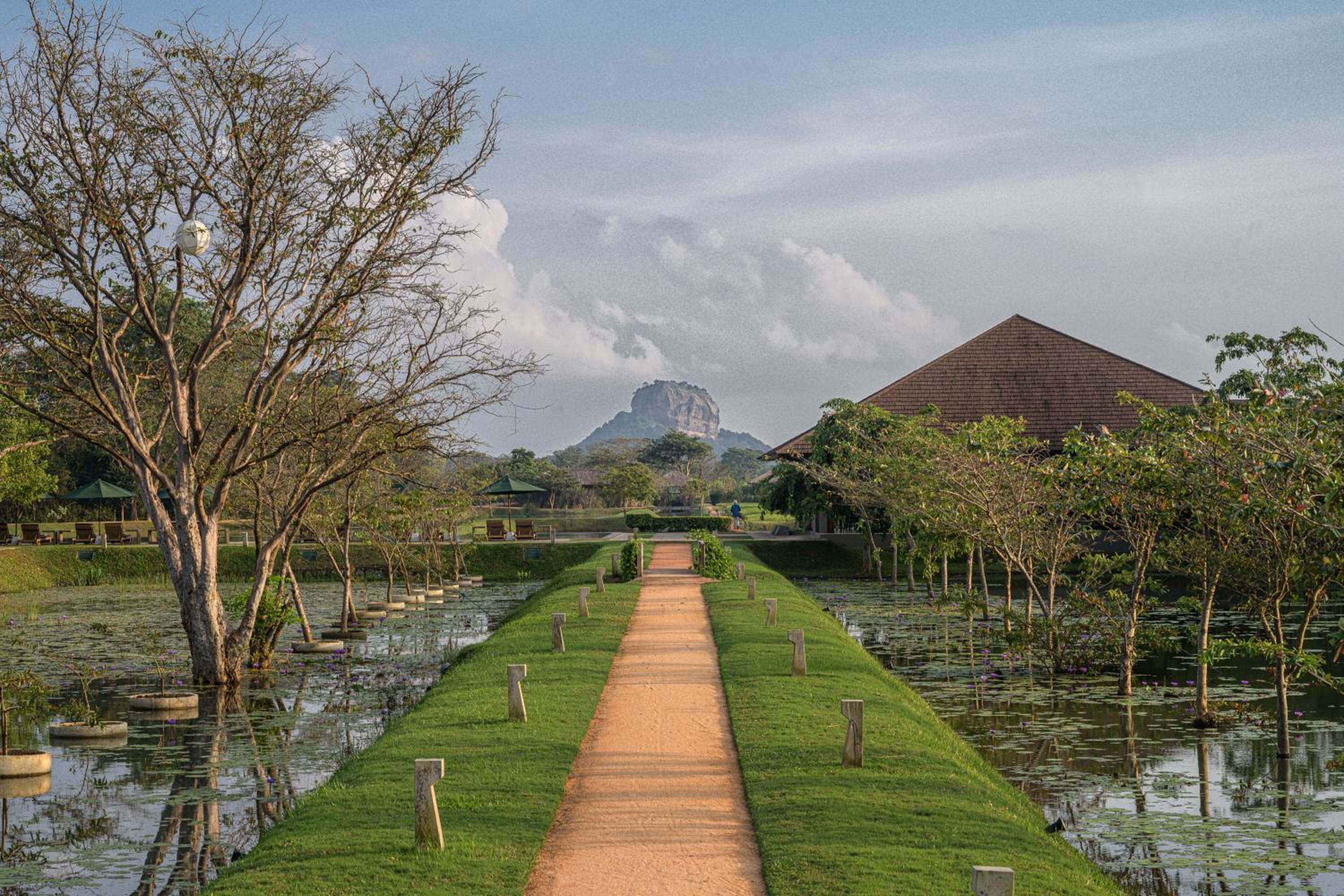 Hotel Water Garden Sigiriya - Image 1