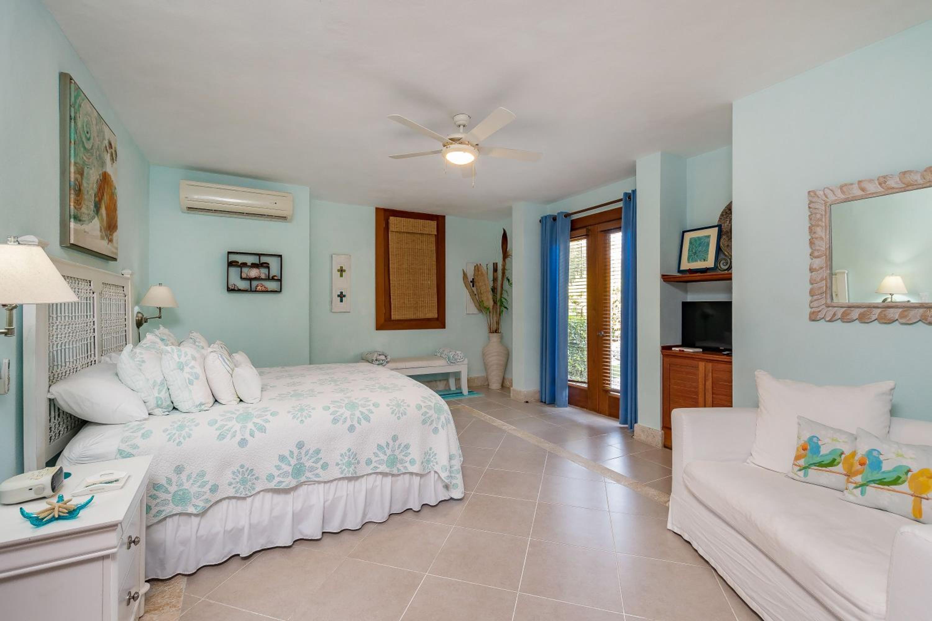 Private Villa with Incredible Pool, maid, jacuzzi - Cap Cana Resort view 5