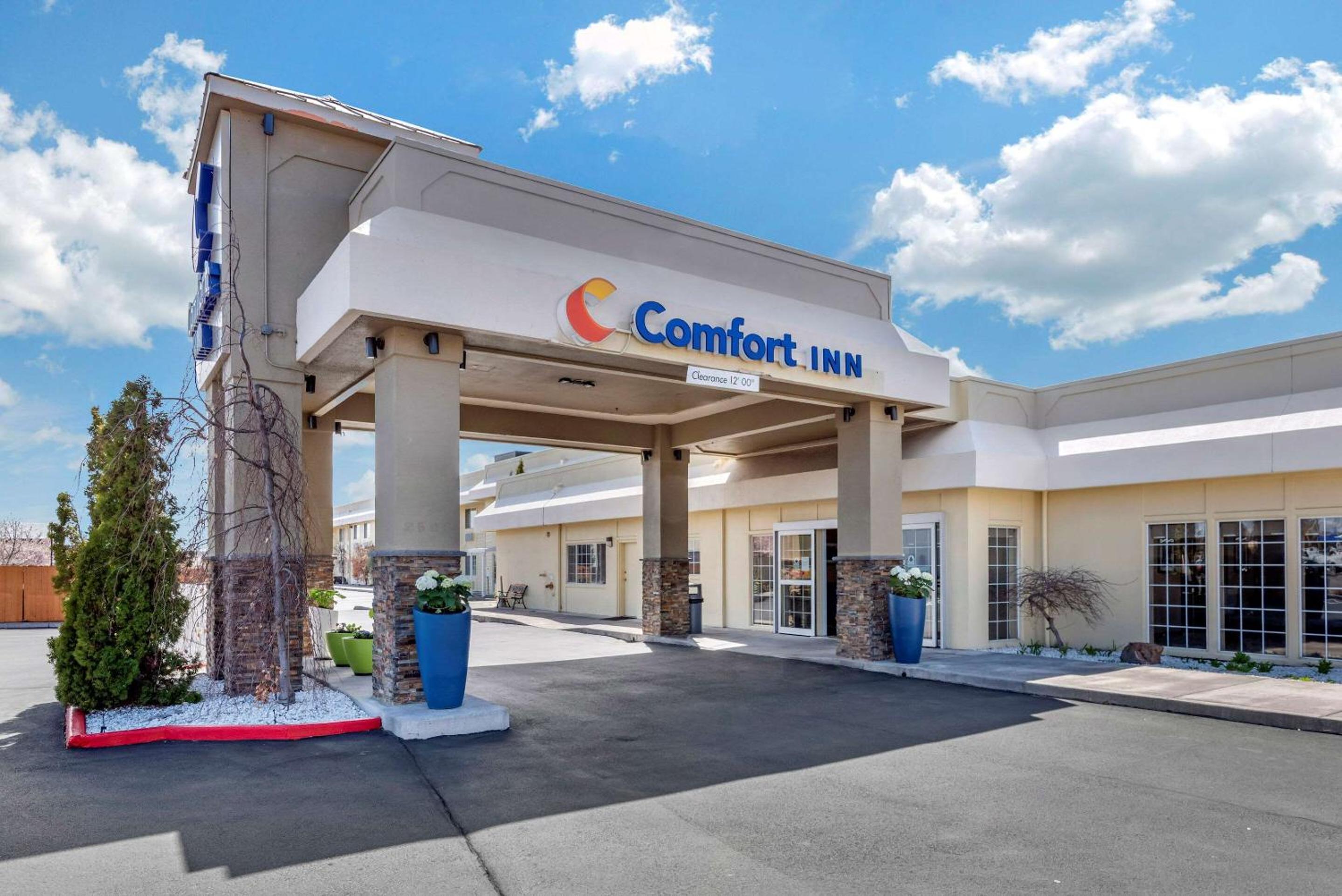 Klamath Falls Vacations - Comfort Inn  Suites - Property Image 1