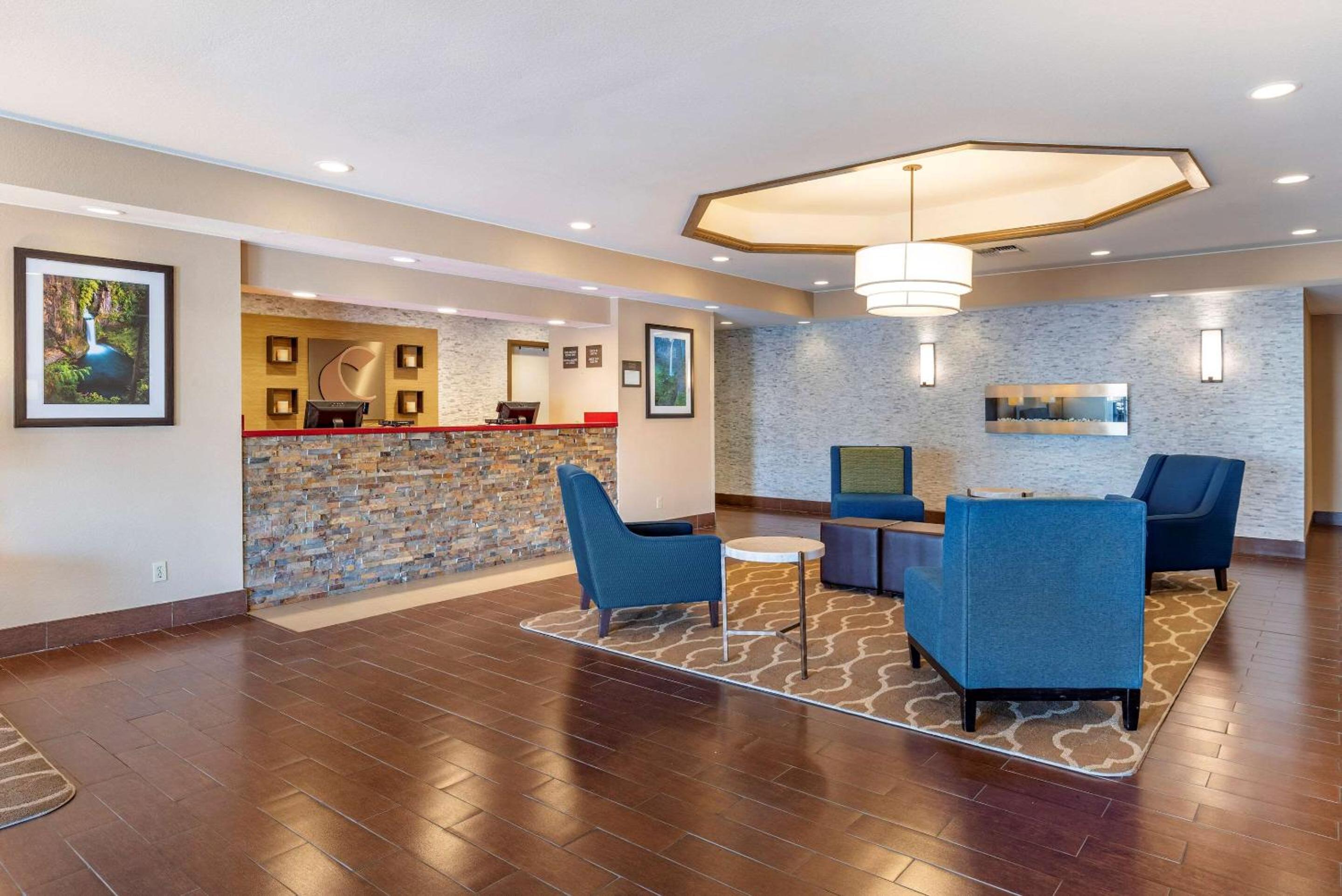 Klamath Falls Vacations - Comfort Inn  Suites - Property Image 3