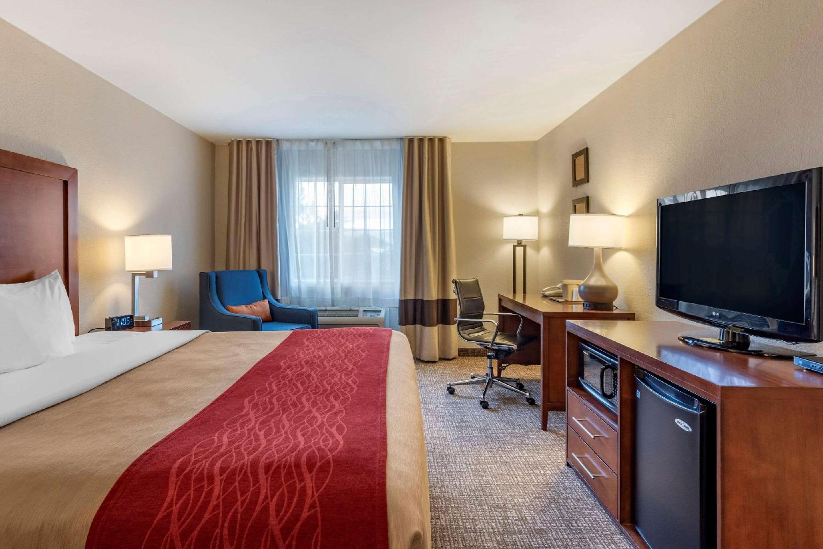 Klamath Falls Vacations - Comfort Inn  Suites - Property Image 4