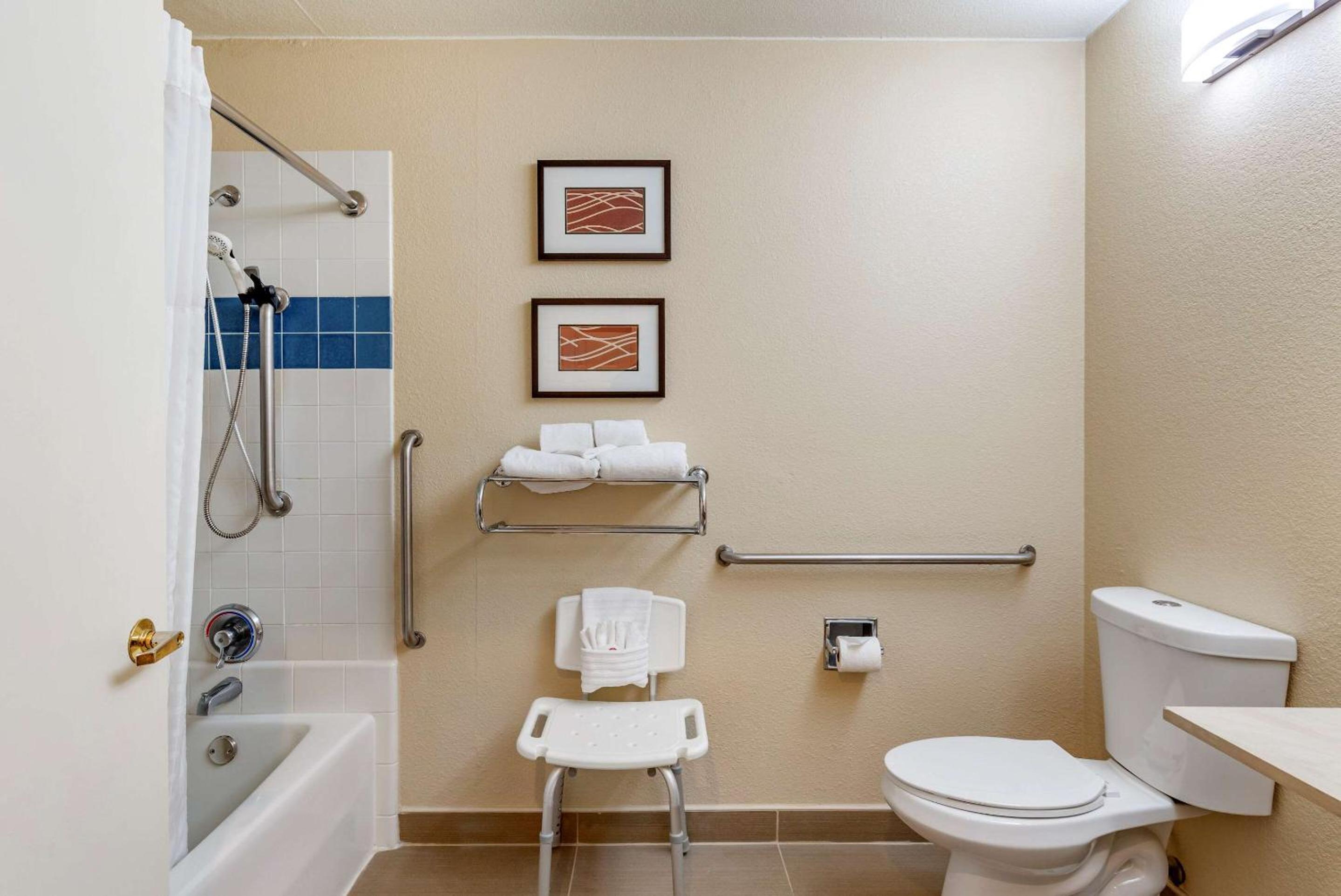 Klamath Falls Vacations - Comfort Inn  Suites - Property Image 26